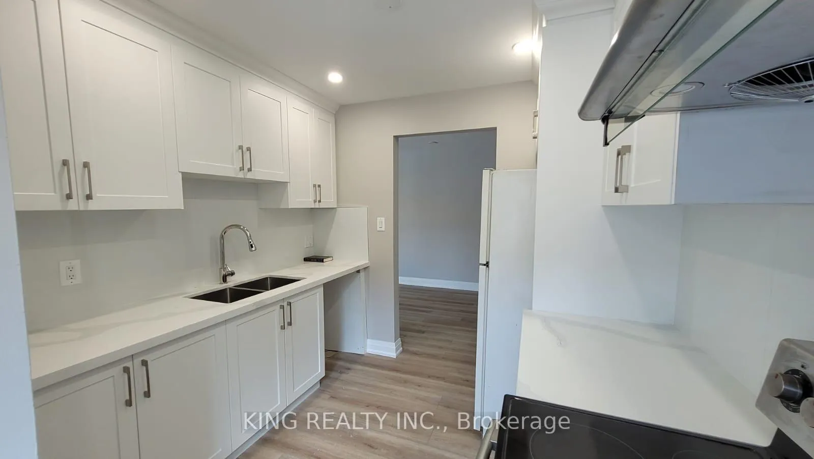 Photo 9 of 71 Mcmurchy Avenue S, Brampton, Brampton South — HOMEH