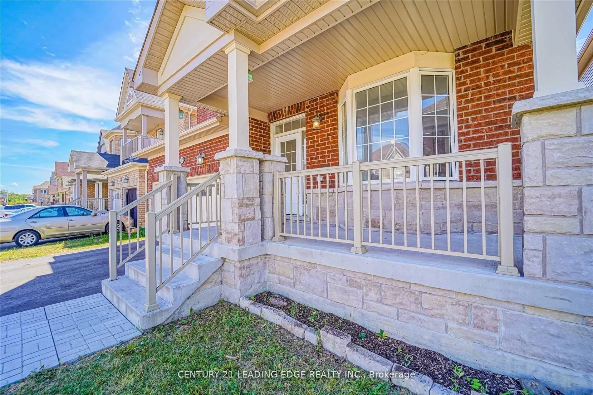 Photo 3 of 75 Henry Smith Avenue, Clarington, Bowmanville — HOMEH