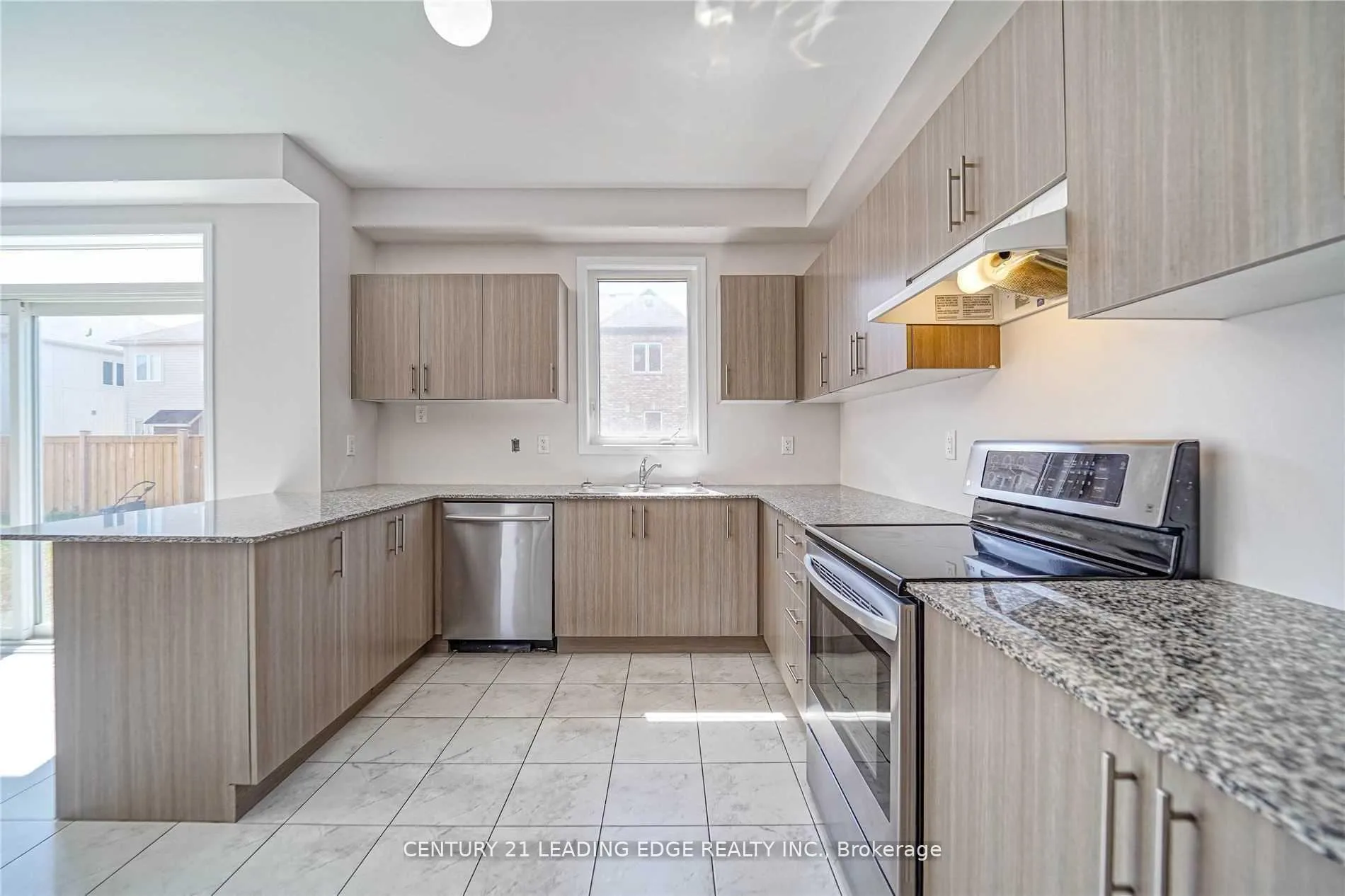 Photo 12 of 75 Henry Smith Avenue, Clarington, Bowmanville — HOMEH