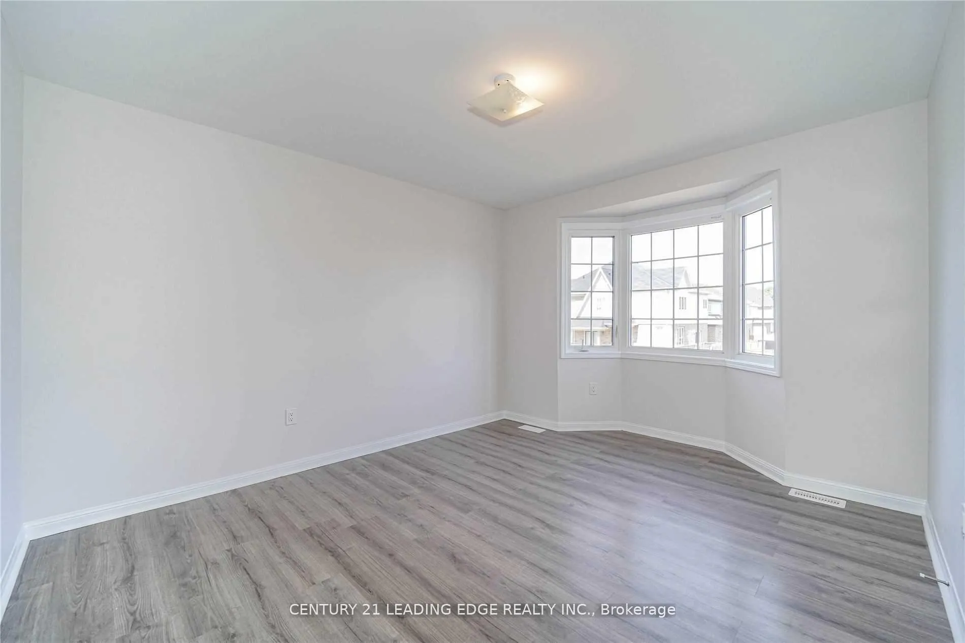 Photo 20 of 75 Henry Smith Avenue, Clarington, Bowmanville — HOMEH
