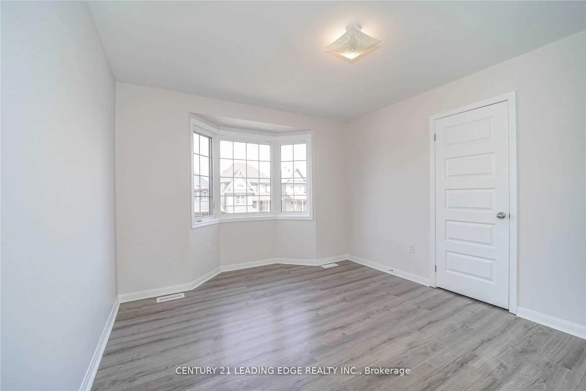 Photo 21 of 75 Henry Smith Avenue, Clarington, Bowmanville — HOMEH