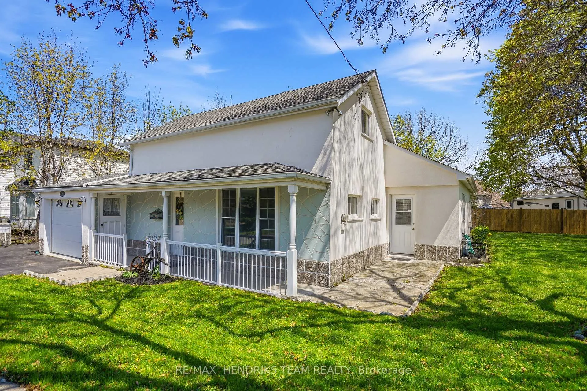 Photo 3 of 4369 Lincoln Avenue, Lincoln, Beamsville — HOMEH