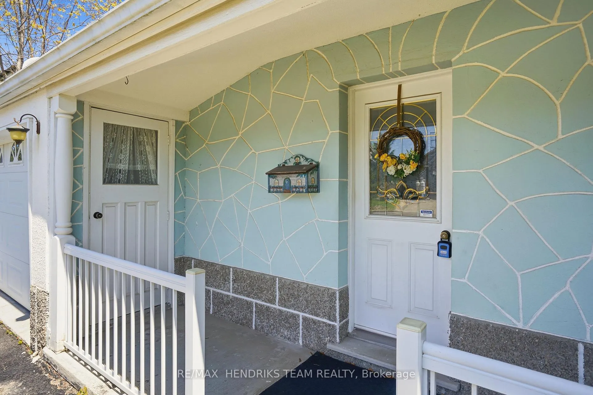 Photo 4 of 4369 Lincoln Avenue, Lincoln, Beamsville — HOMEH