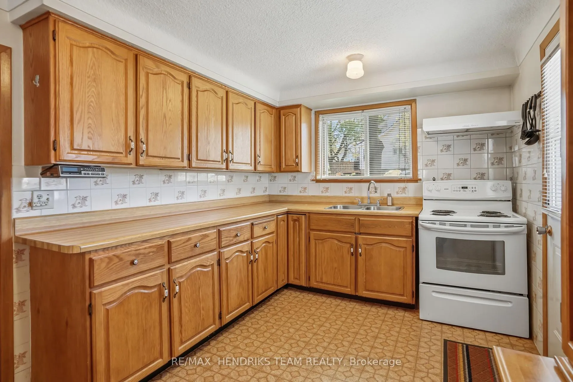 Photo 10 of 4369 Lincoln Avenue, Lincoln, Beamsville — HOMEH