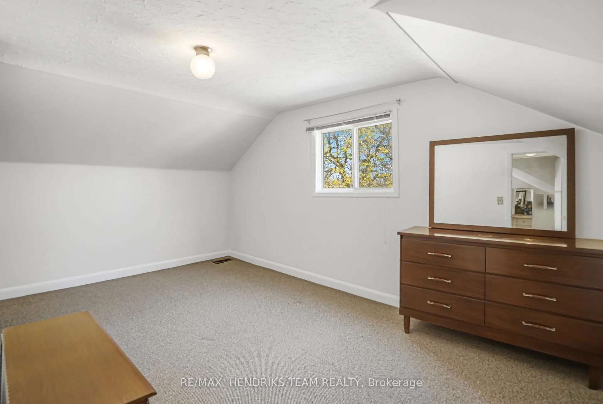 Photo 22 of 4369 Lincoln Avenue, Lincoln, Beamsville — HOMEH