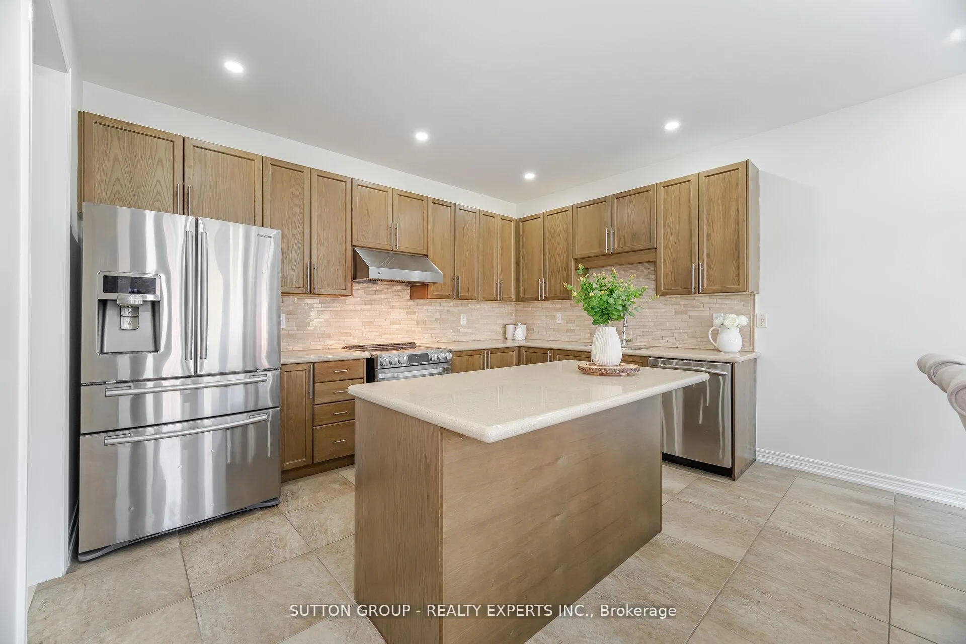 Photo 10 of Unit Upper, 5 Freedom Oaks Trail, Brampton, Bram East — HOMEH