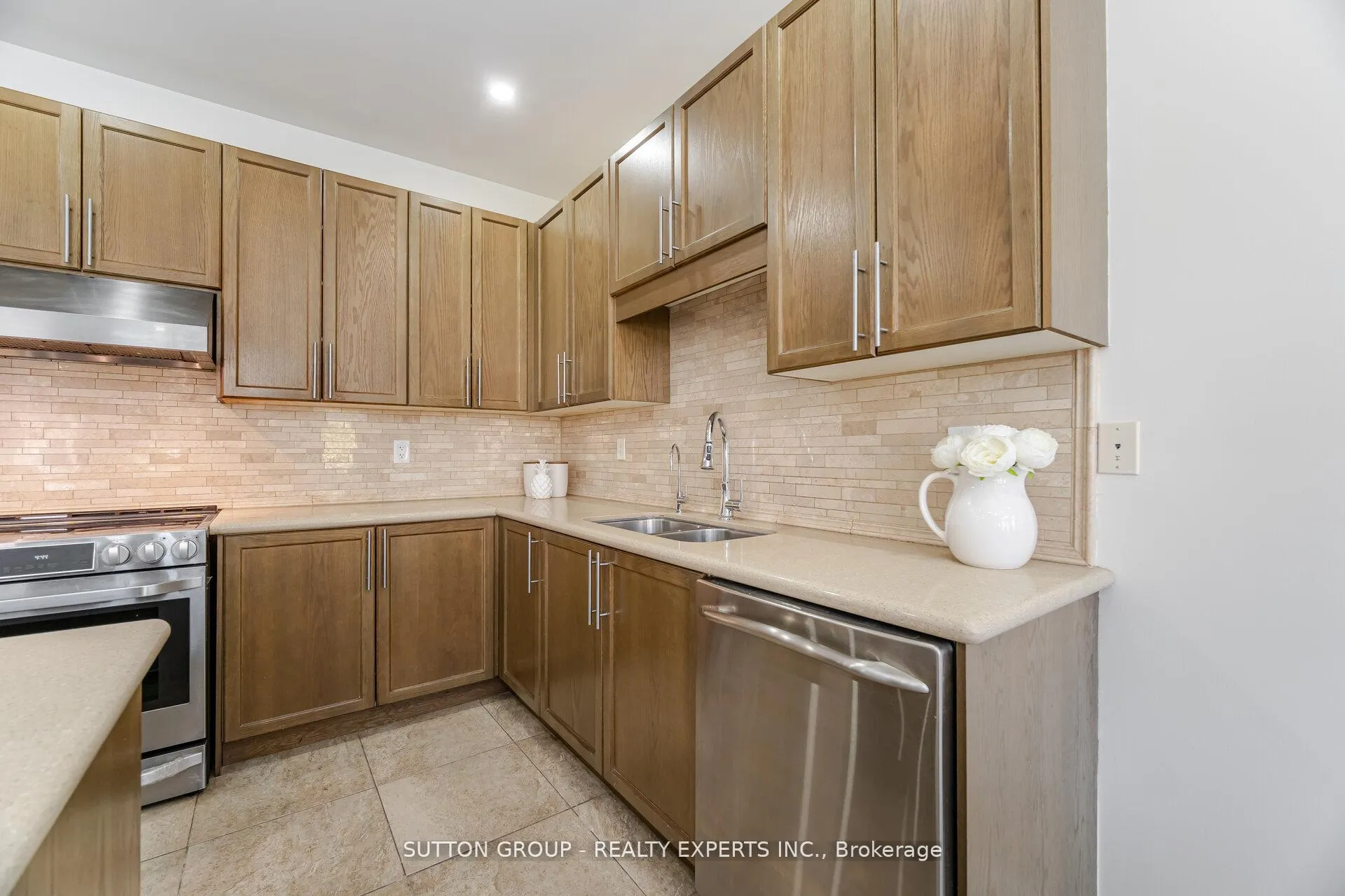 Photo 13 of Unit Upper, 5 Freedom Oaks Trail, Brampton, Bram East — HOMEH