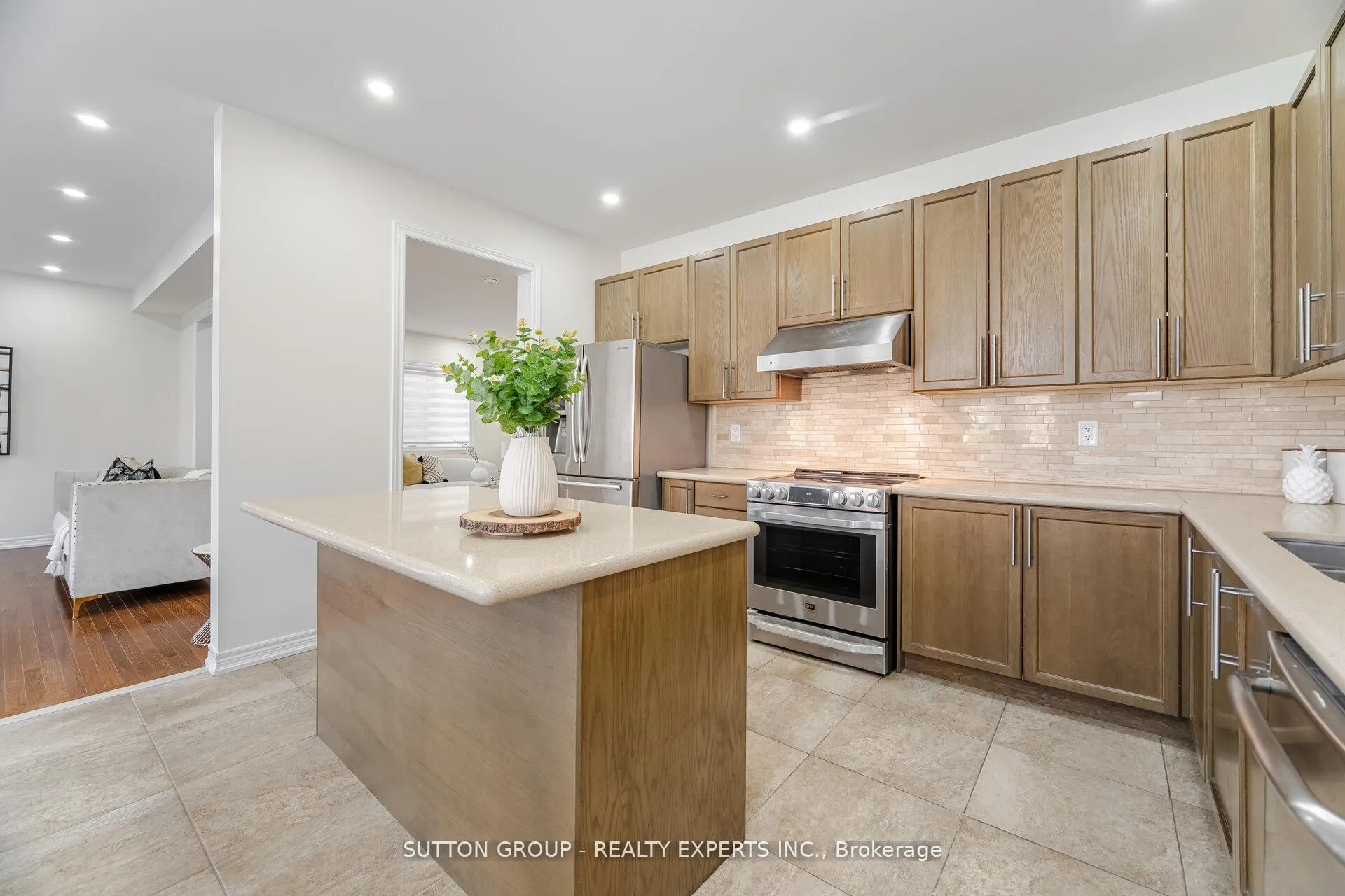 Photo 14 of Unit Upper, 5 Freedom Oaks Trail, Brampton, Bram East — HOMEH