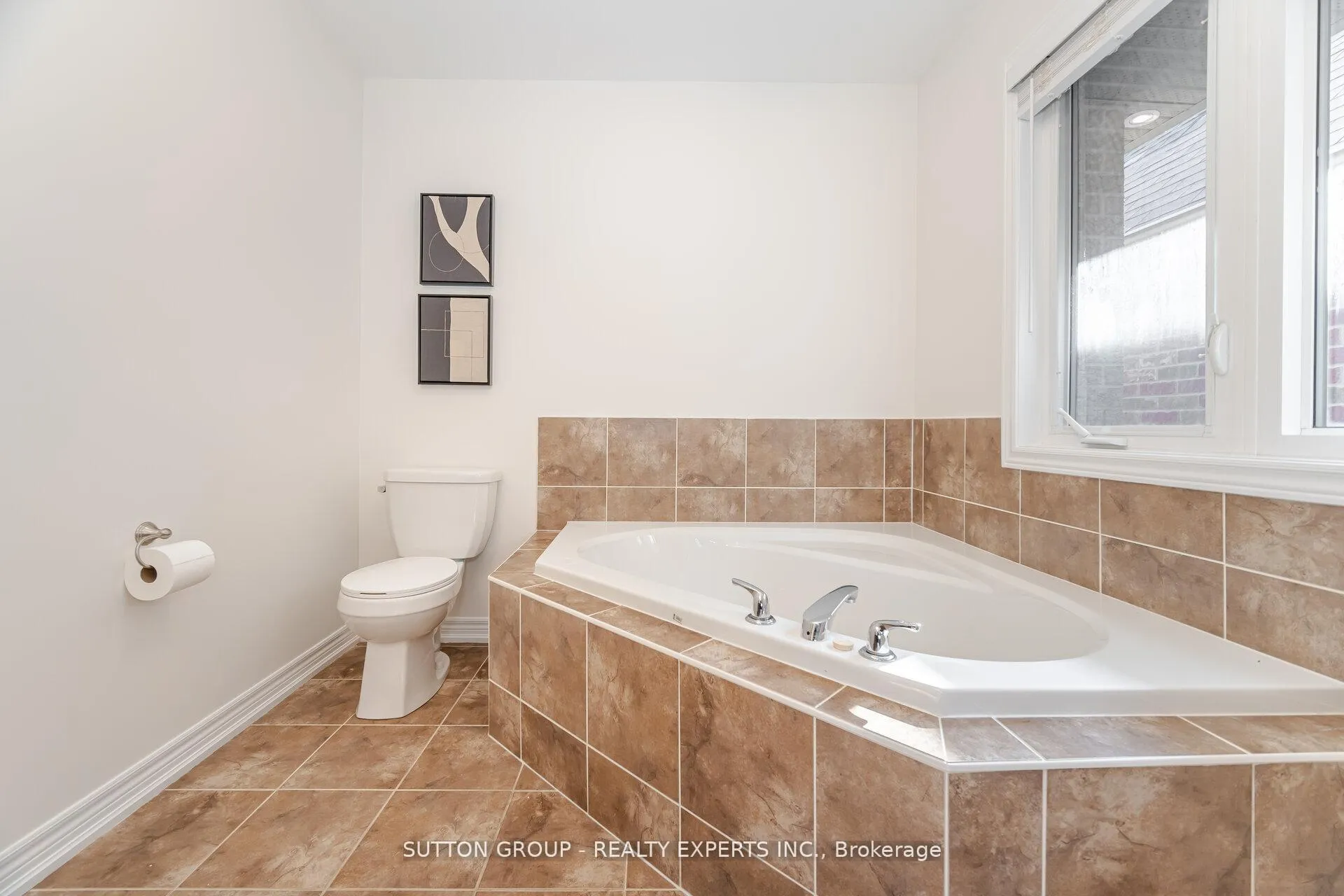 Photo 30 of Unit Upper, 5 Freedom Oaks Trail, Brampton, Bram East — HOMEH