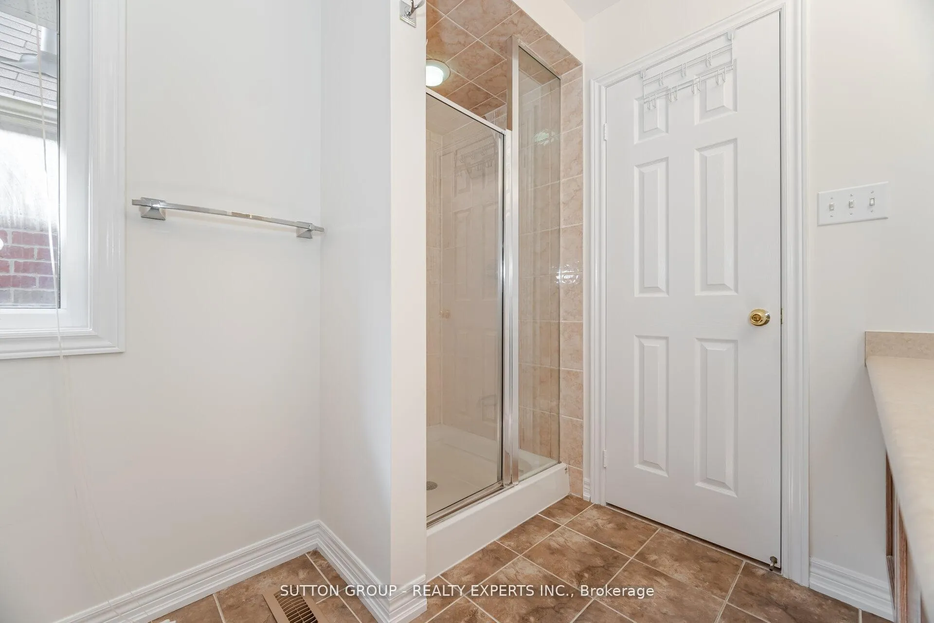 Photo 31 of Unit Upper, 5 Freedom Oaks Trail, Brampton, Bram East — HOMEH
