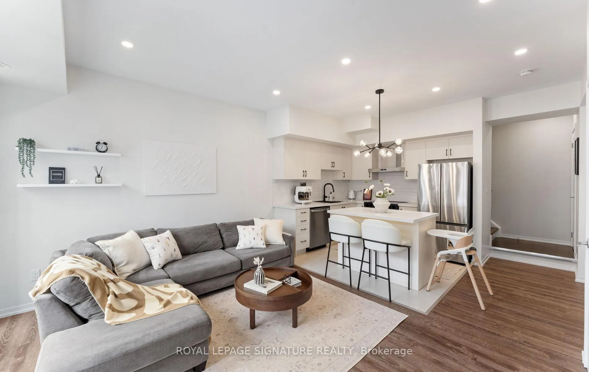Photo 5 of Unit B05, 26 Bruce Street, Vaughan, East Woodbridge — HOMEH