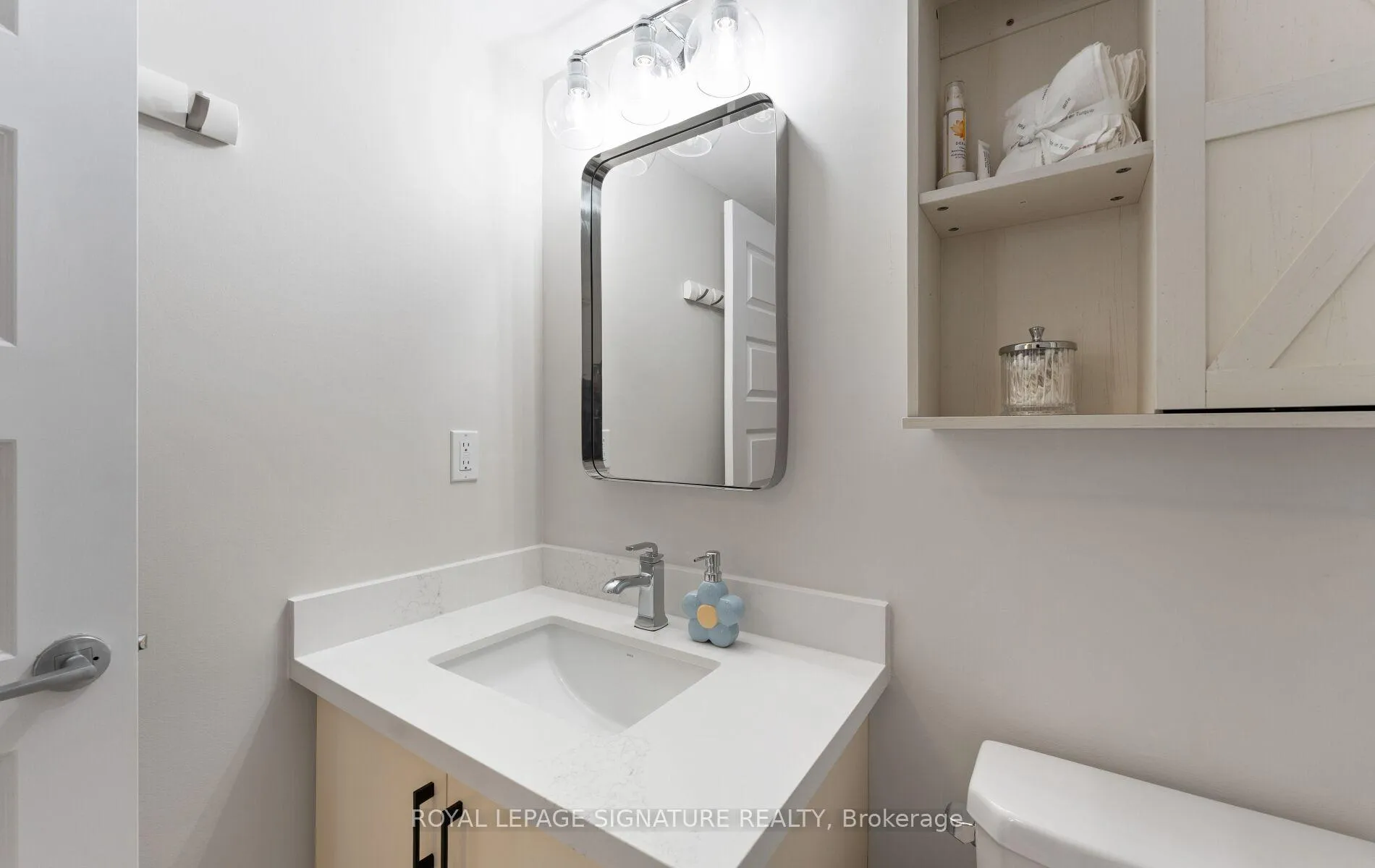 Photo 23 of Unit B05, 26 Bruce Street, Vaughan, East Woodbridge — HOMEH