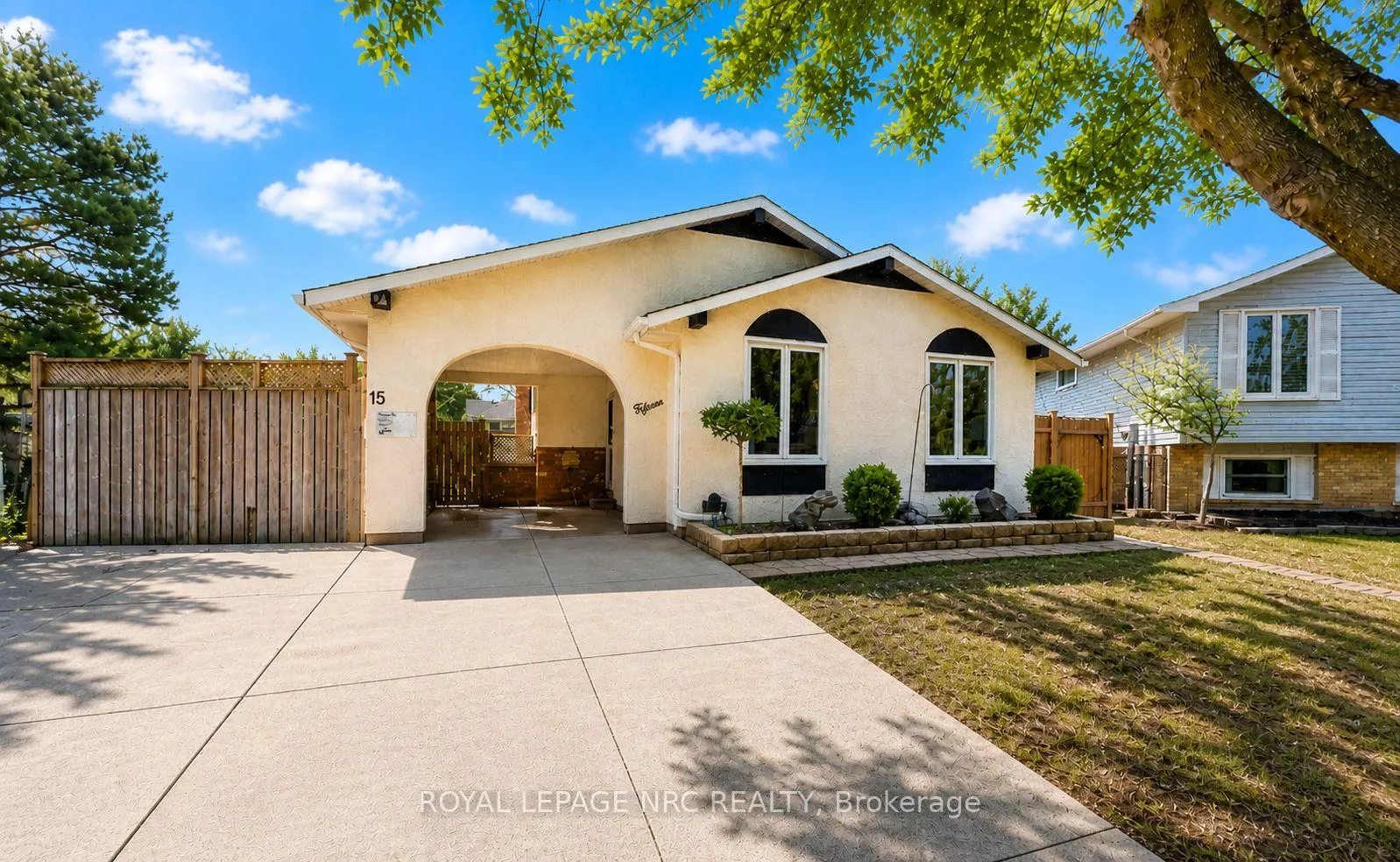 Photo 1 of 15 Carousel Circle, St. Catharines, Lakeport — HOMEH