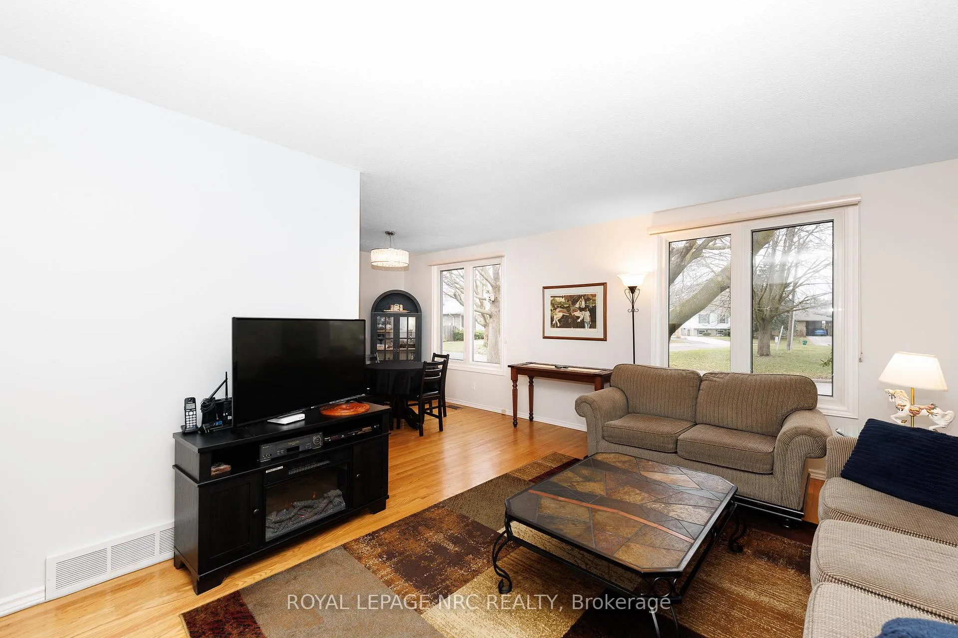 Photo 9 of 15 Carousel Circle, St. Catharines, Lakeport — HOMEH