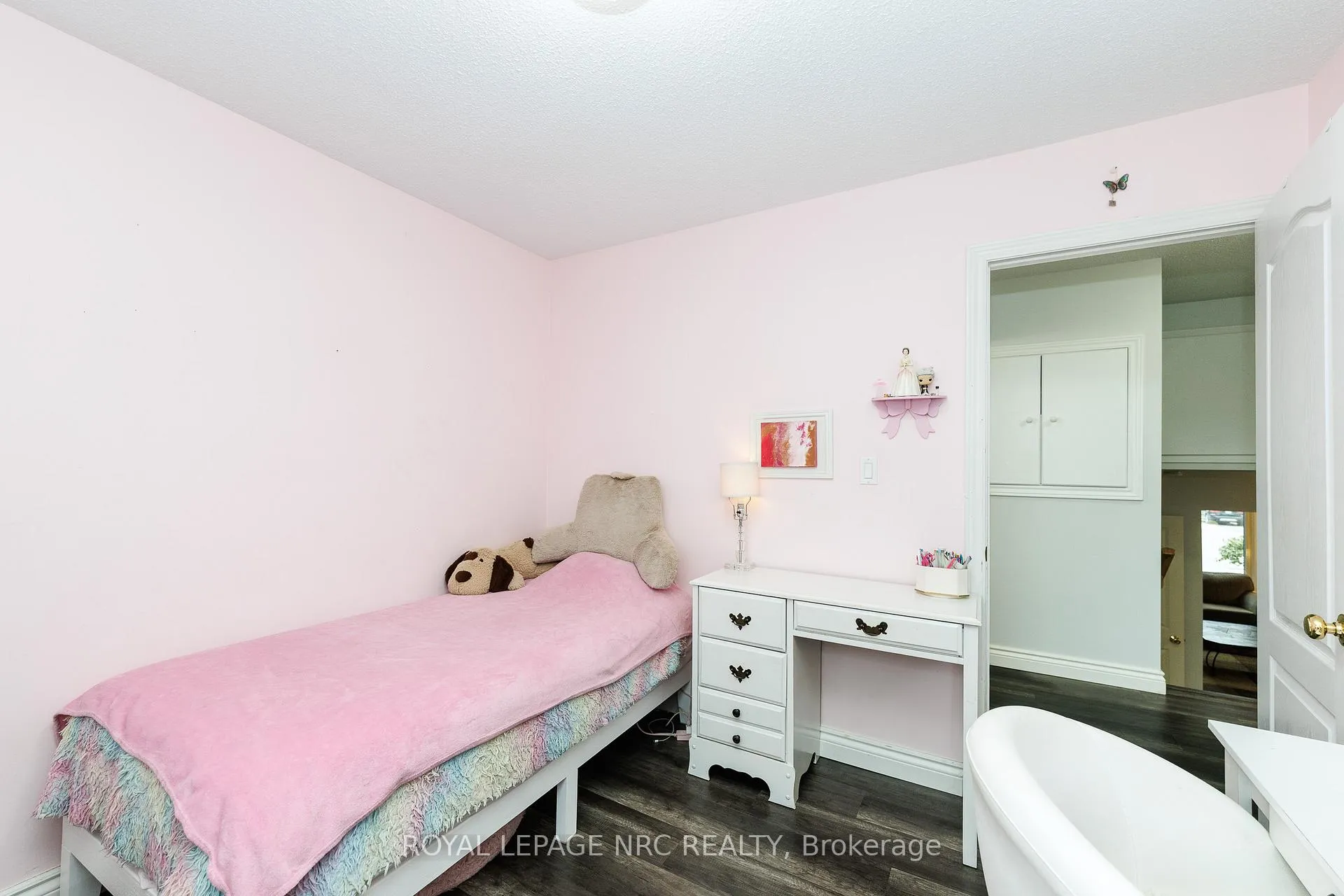 Photo 15 of 15 Carousel Circle, St. Catharines, Lakeport — HOMEH