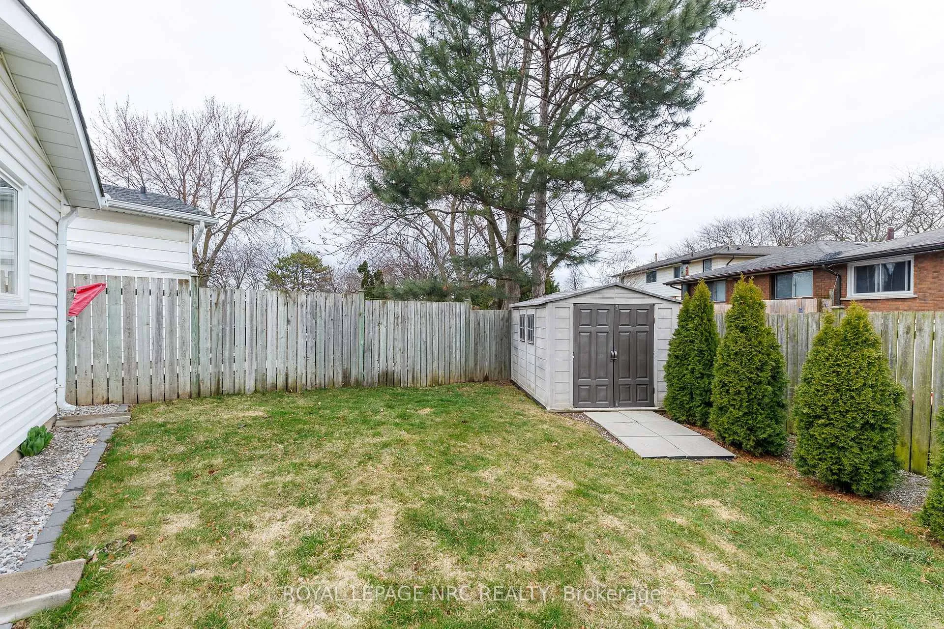 Photo 33 of 15 Carousel Circle, St. Catharines, Lakeport — HOMEH
