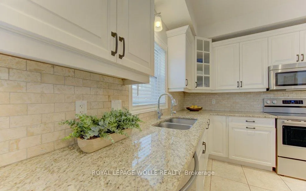 Photo 16 of 414 Zeller Drive, Waterloo — HOMEH