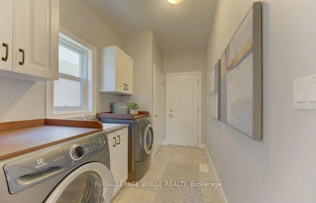 Photo 19 of 414 Zeller Drive, Waterloo — HOMEH