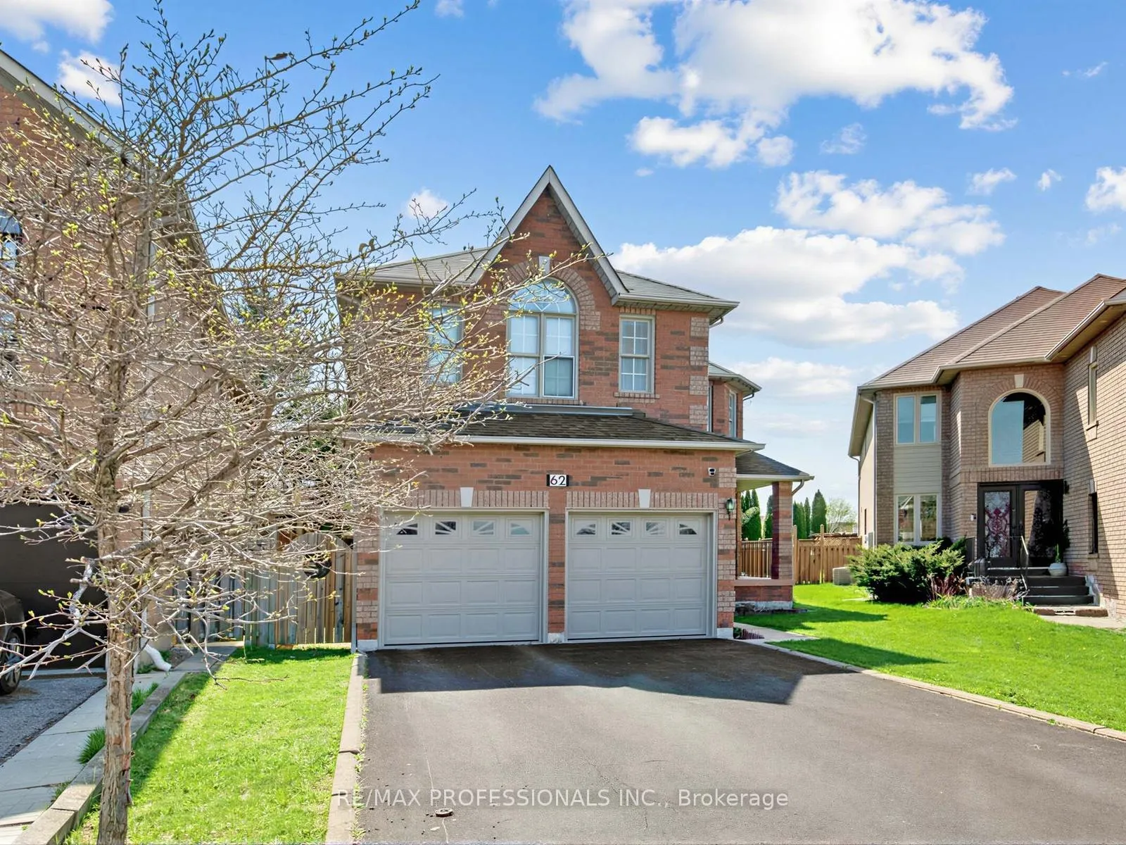 Photo 2 of 62 Banington Crescent, Brampton, Snelgrove — HOMEH