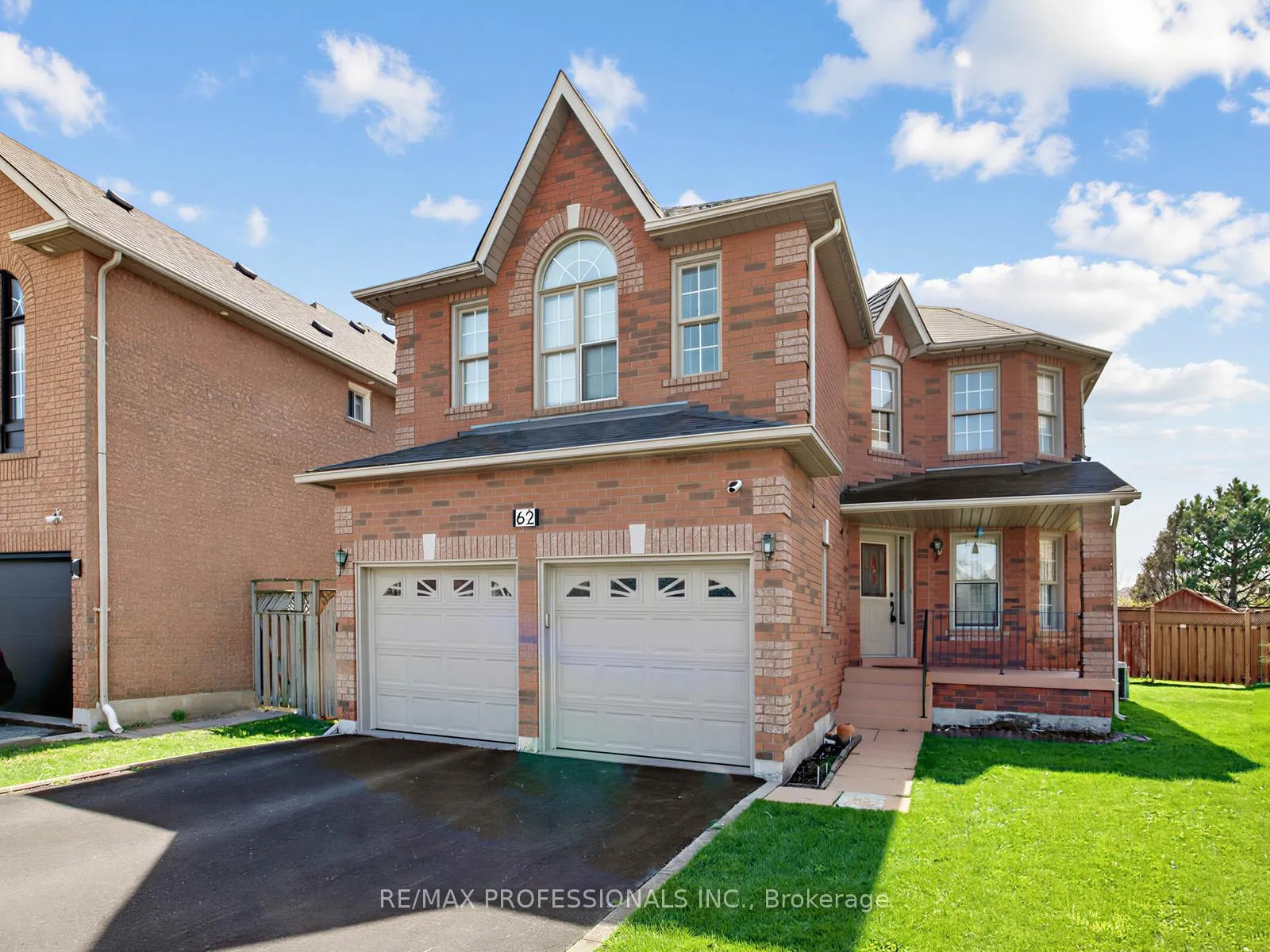 Photo 3 of 62 Banington Crescent, Brampton, Snelgrove — HOMEH