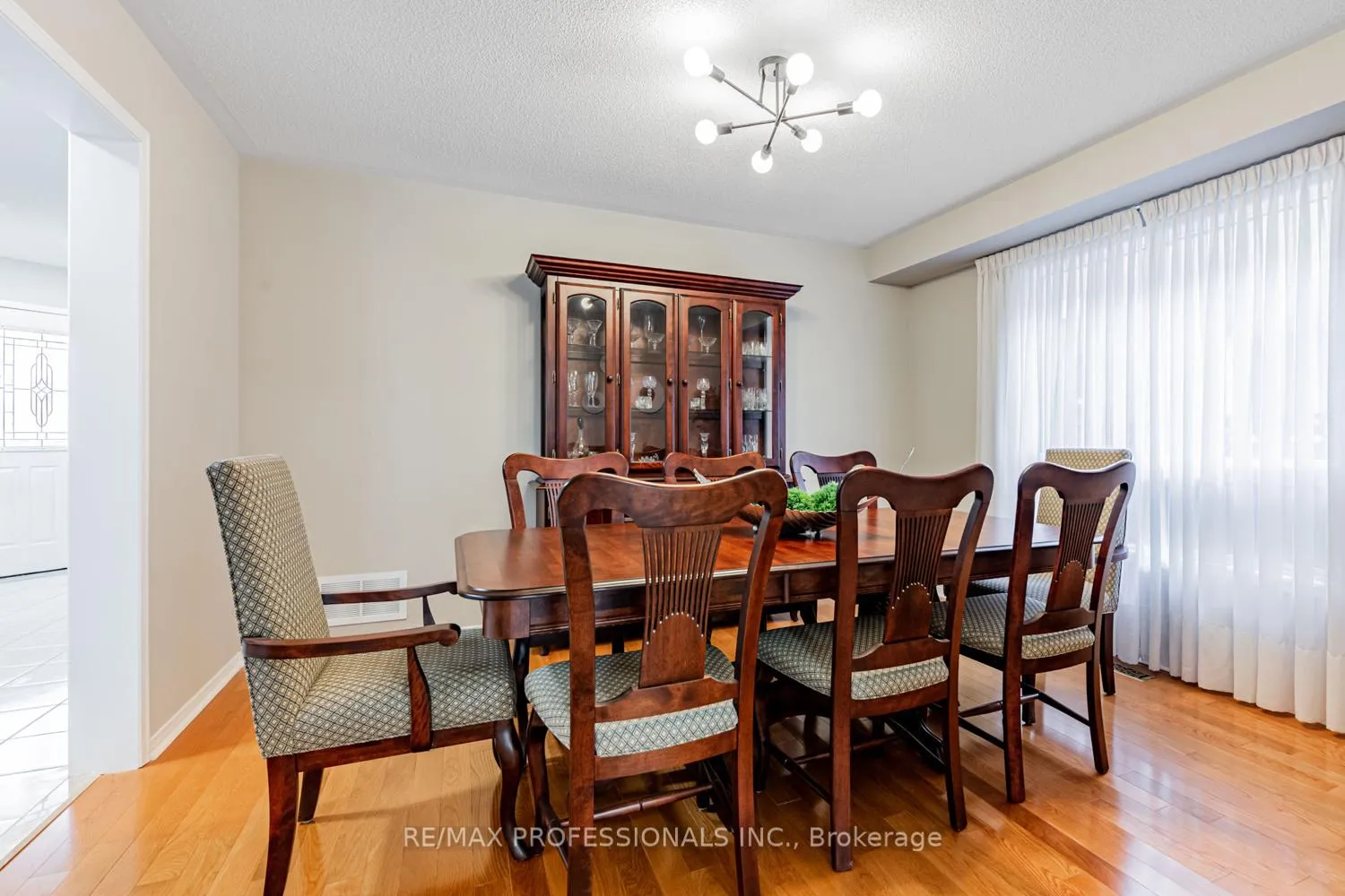 Photo 10 of 62 Banington Crescent, Brampton, Snelgrove — HOMEH