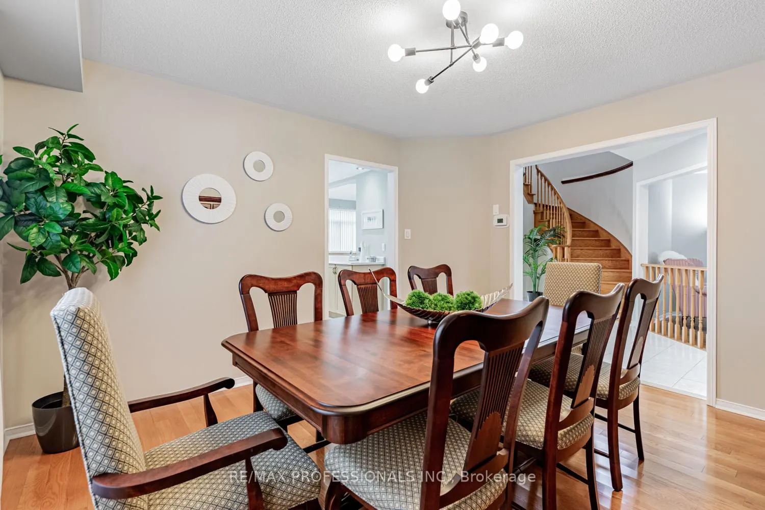 Photo 11 of 62 Banington Crescent, Brampton, Snelgrove — HOMEH