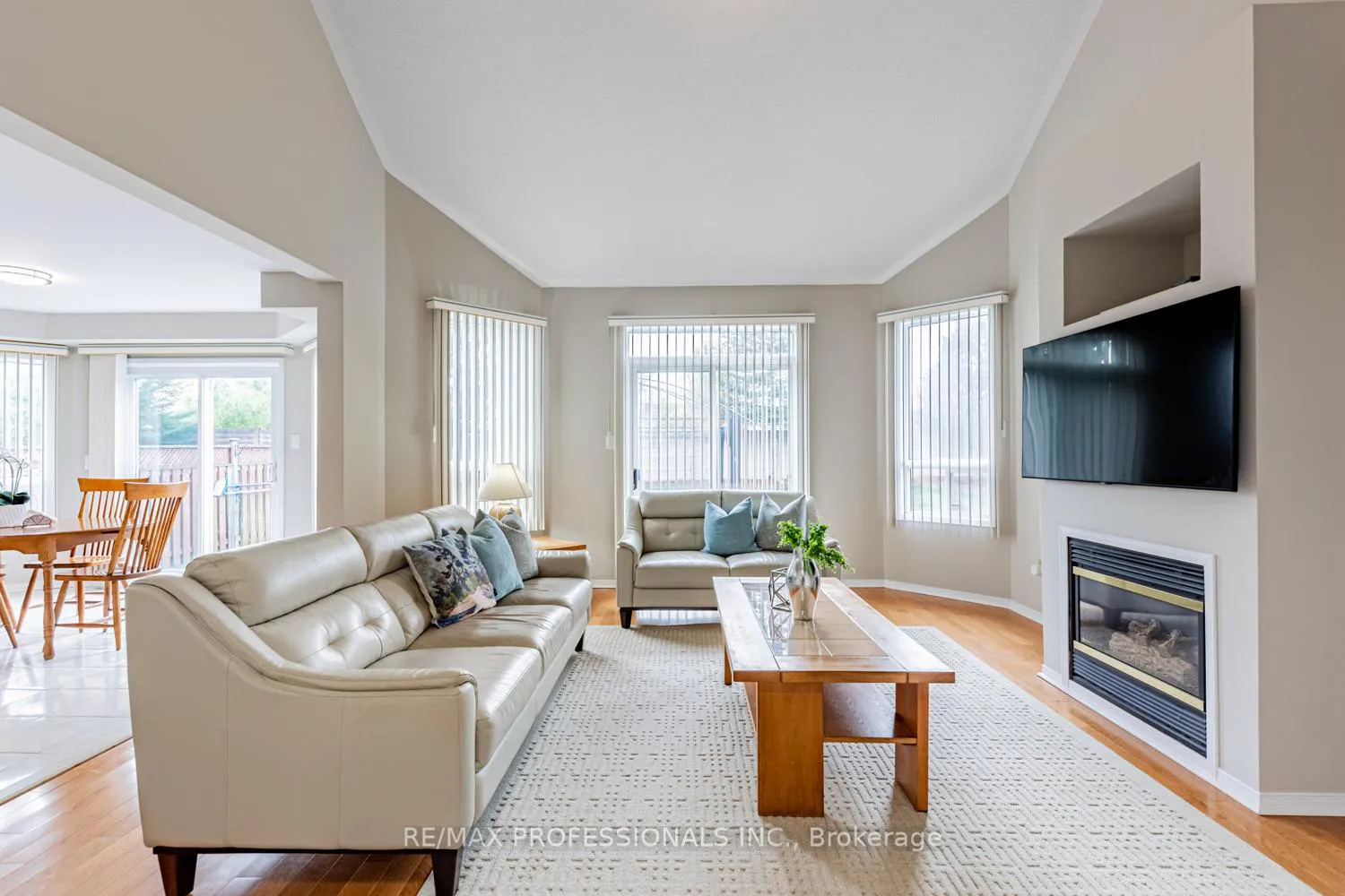 Photo 12 of 62 Banington Crescent, Brampton, Snelgrove — HOMEH