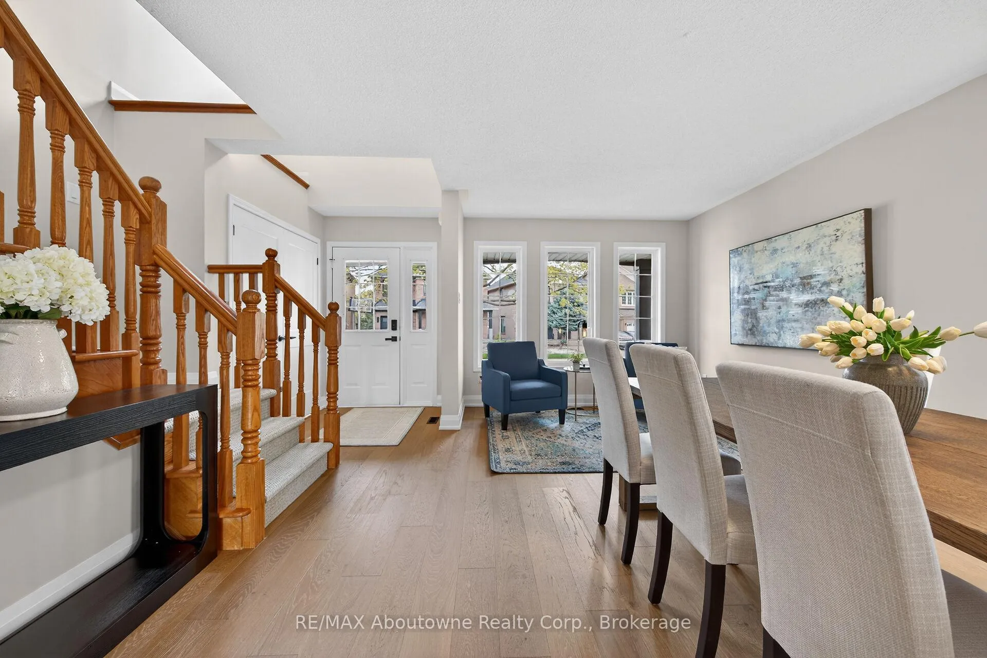 Photo 4 of 2385 Guildstone Crescent, Oakville, West Oak Trails — HOMEH