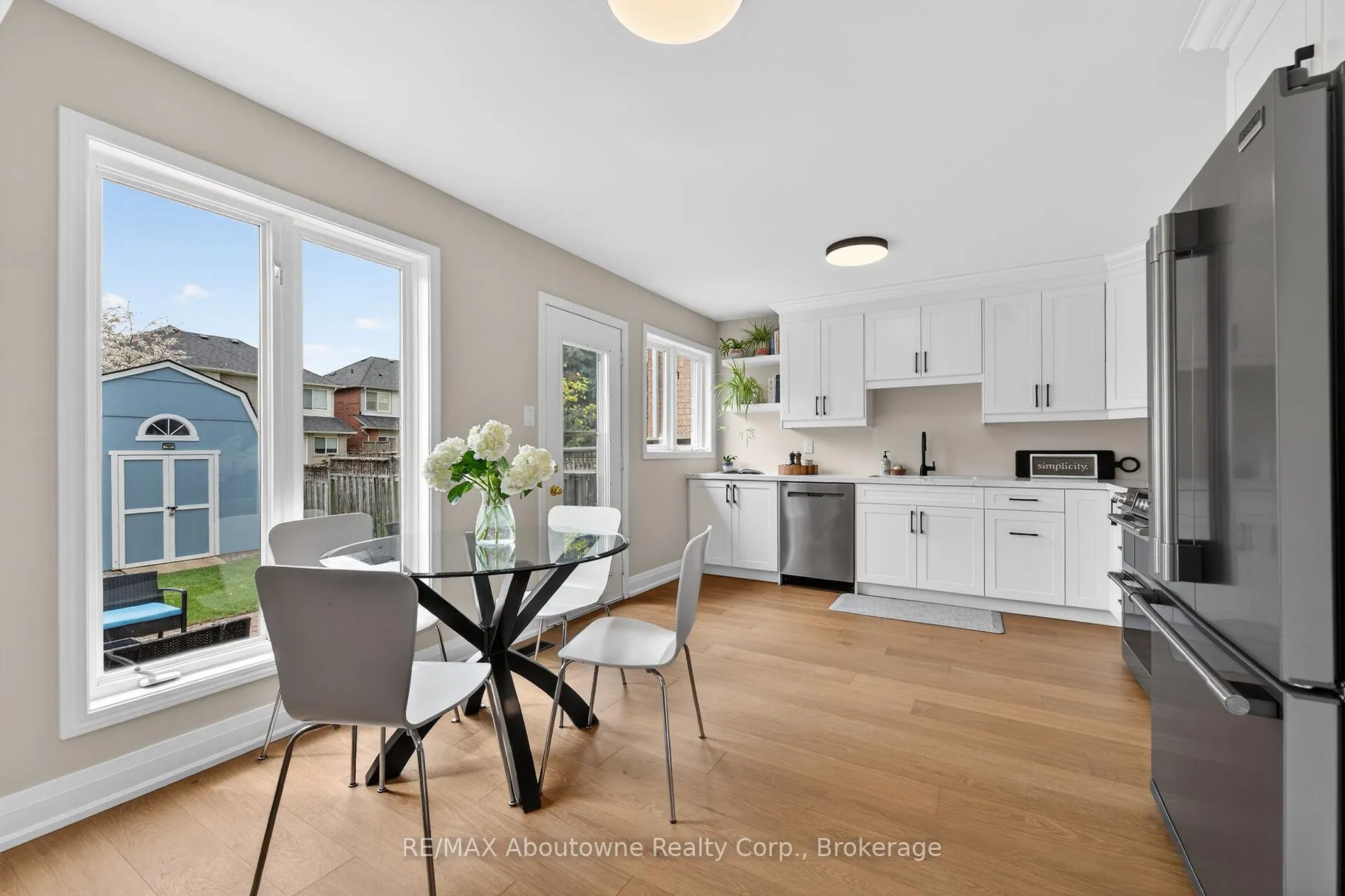 Photo 6 of 2385 Guildstone Crescent, Oakville, West Oak Trails — HOMEH