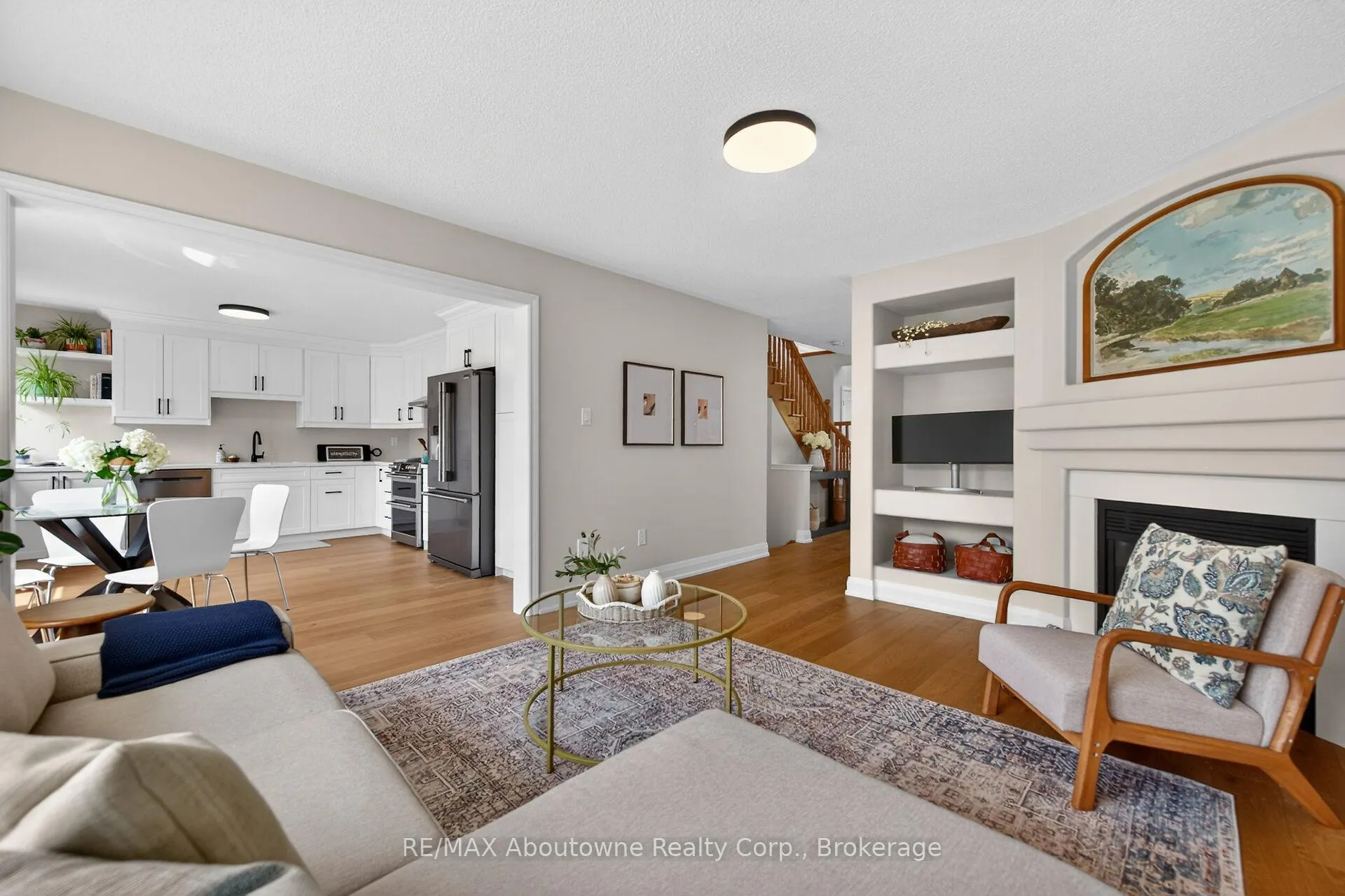 Photo 7 of 2385 Guildstone Crescent, Oakville, West Oak Trails — HOMEH