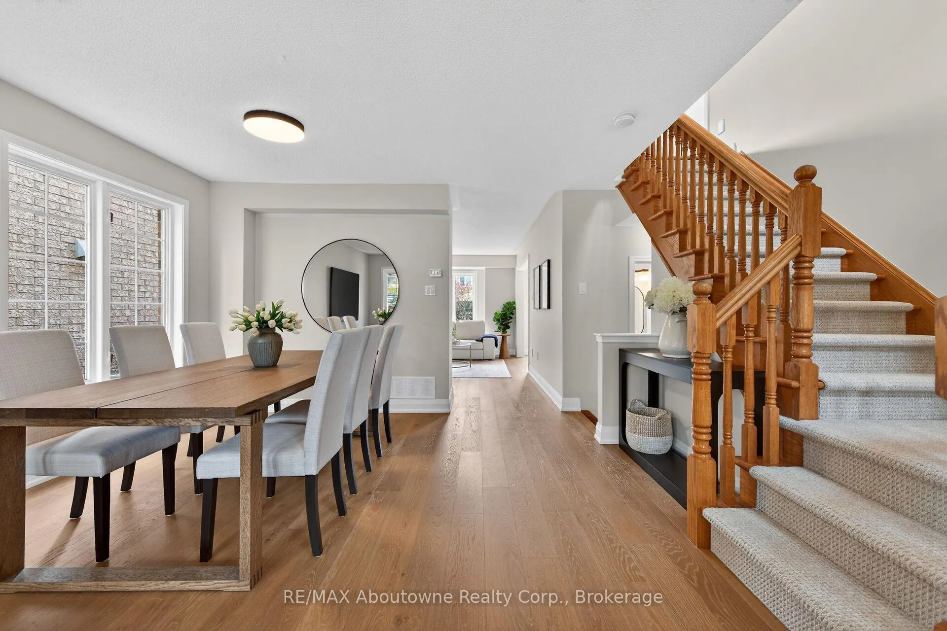 Photo 8 of 2385 Guildstone Crescent, Oakville, West Oak Trails — HOMEH