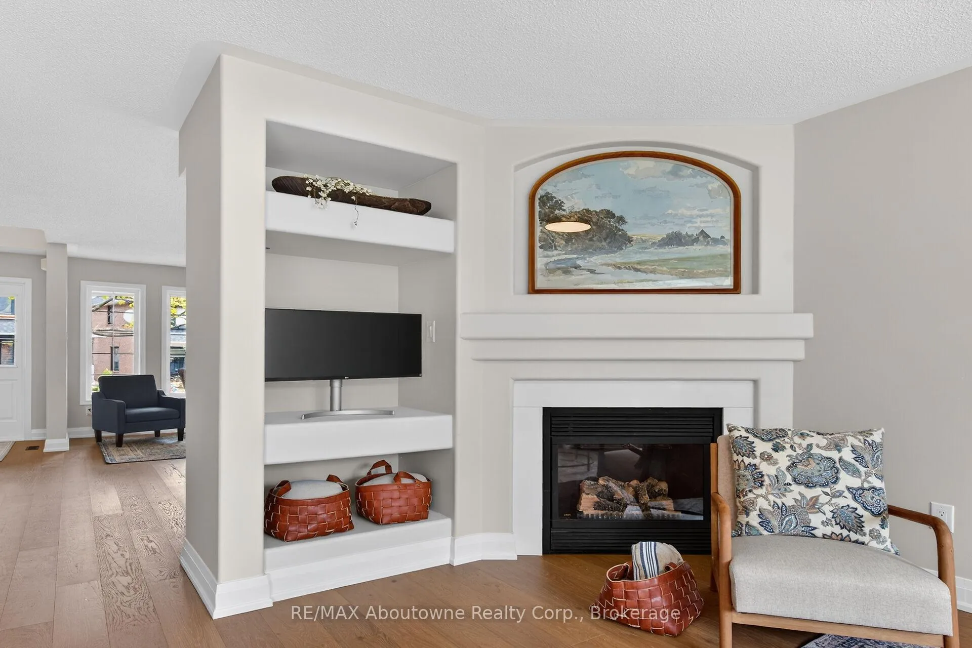 Photo 12 of 2385 Guildstone Crescent, Oakville, West Oak Trails — HOMEH