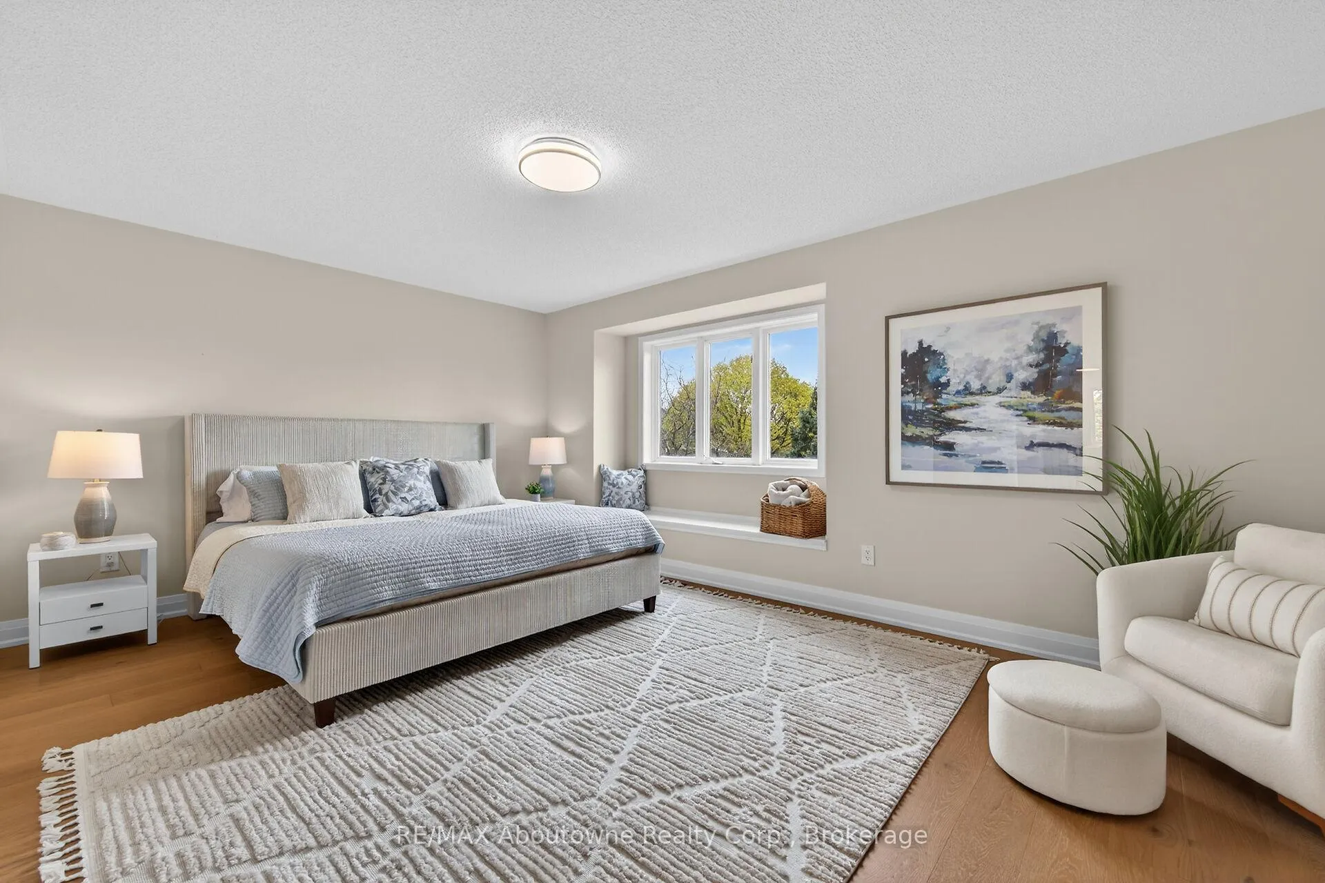 Photo 14 of 2385 Guildstone Crescent, Oakville, West Oak Trails — HOMEH