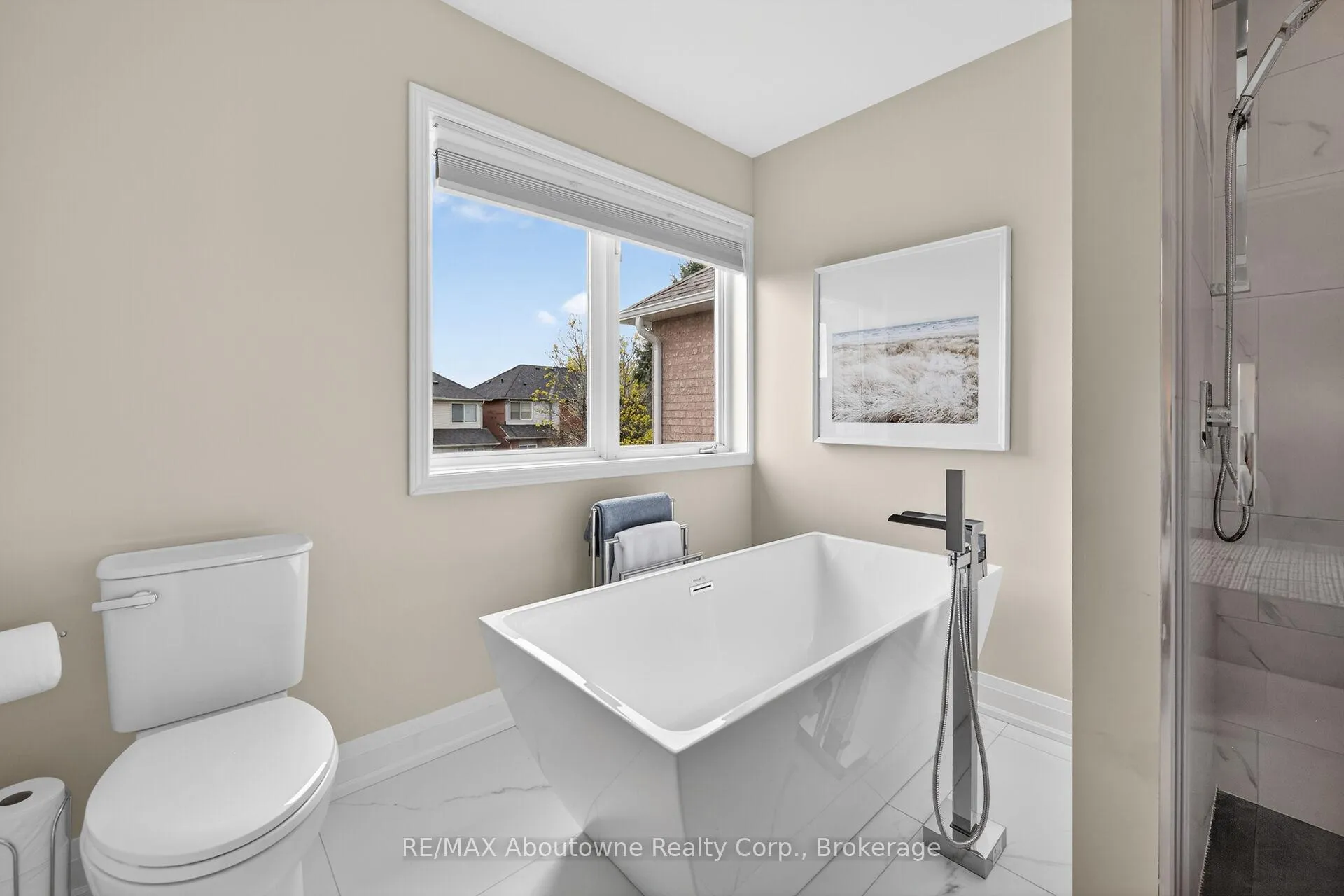 Photo 17 of 2385 Guildstone Crescent, Oakville, West Oak Trails — HOMEH