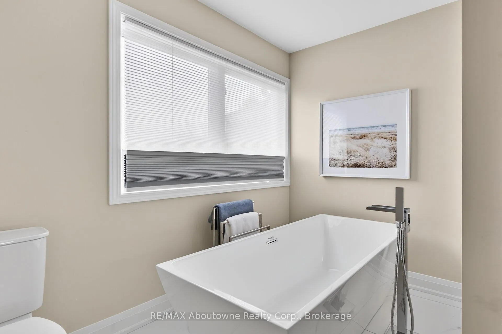 Photo 19 of 2385 Guildstone Crescent, Oakville, West Oak Trails — HOMEH