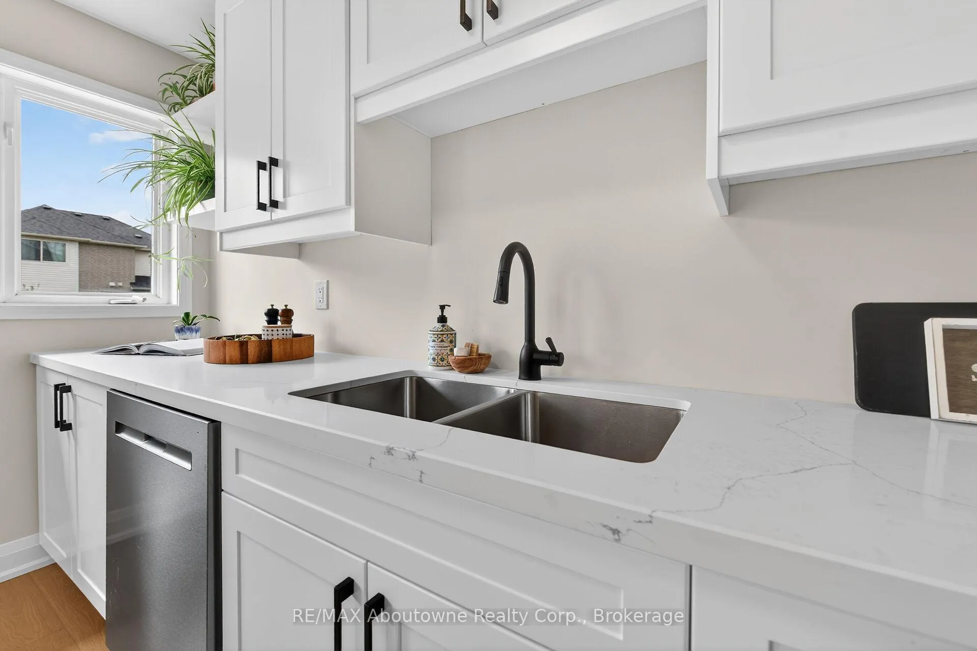 Photo 36 of 2385 Guildstone Crescent, Oakville, West Oak Trails — HOMEH