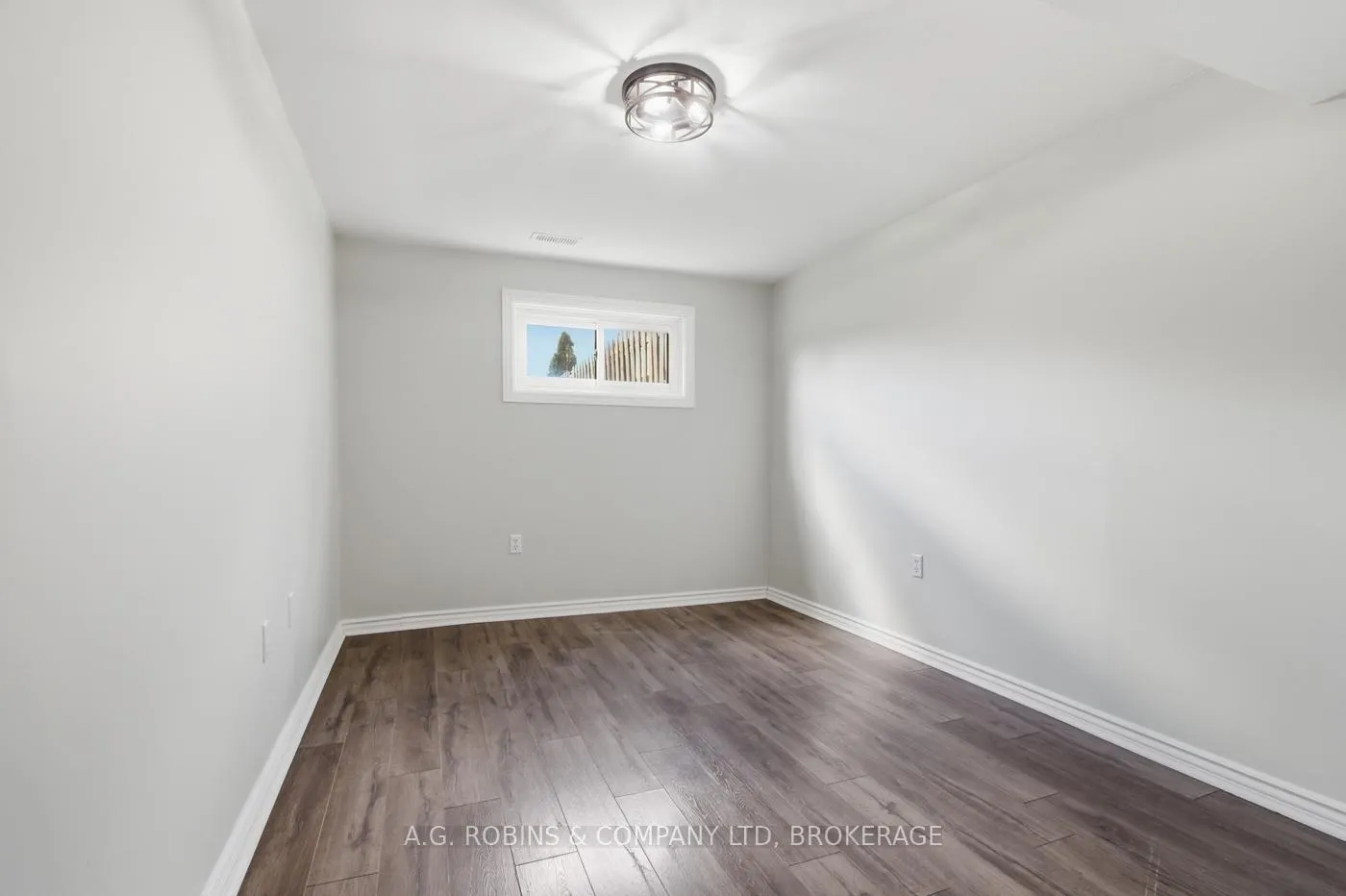 Photo 32 of 27 Briarsdale Crescent, Welland, N. Welland — HOMEH