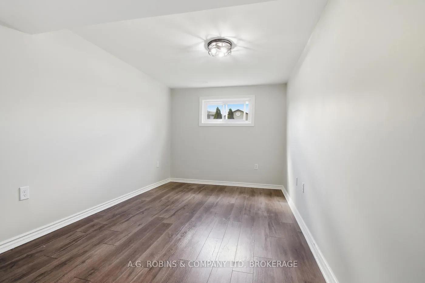 Photo 34 of 27 Briarsdale Crescent, Welland, N. Welland — HOMEH