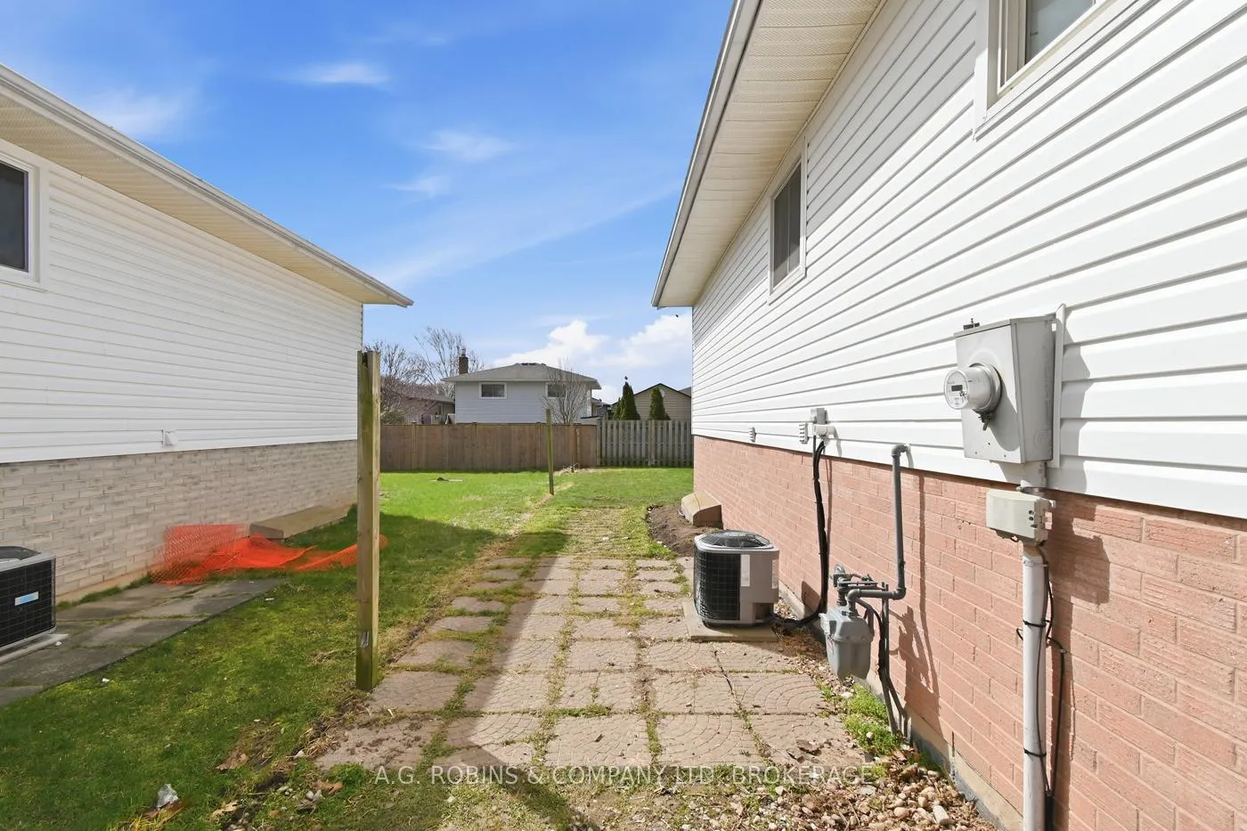 Photo 38 of 27 Briarsdale Crescent, Welland, N. Welland — HOMEH