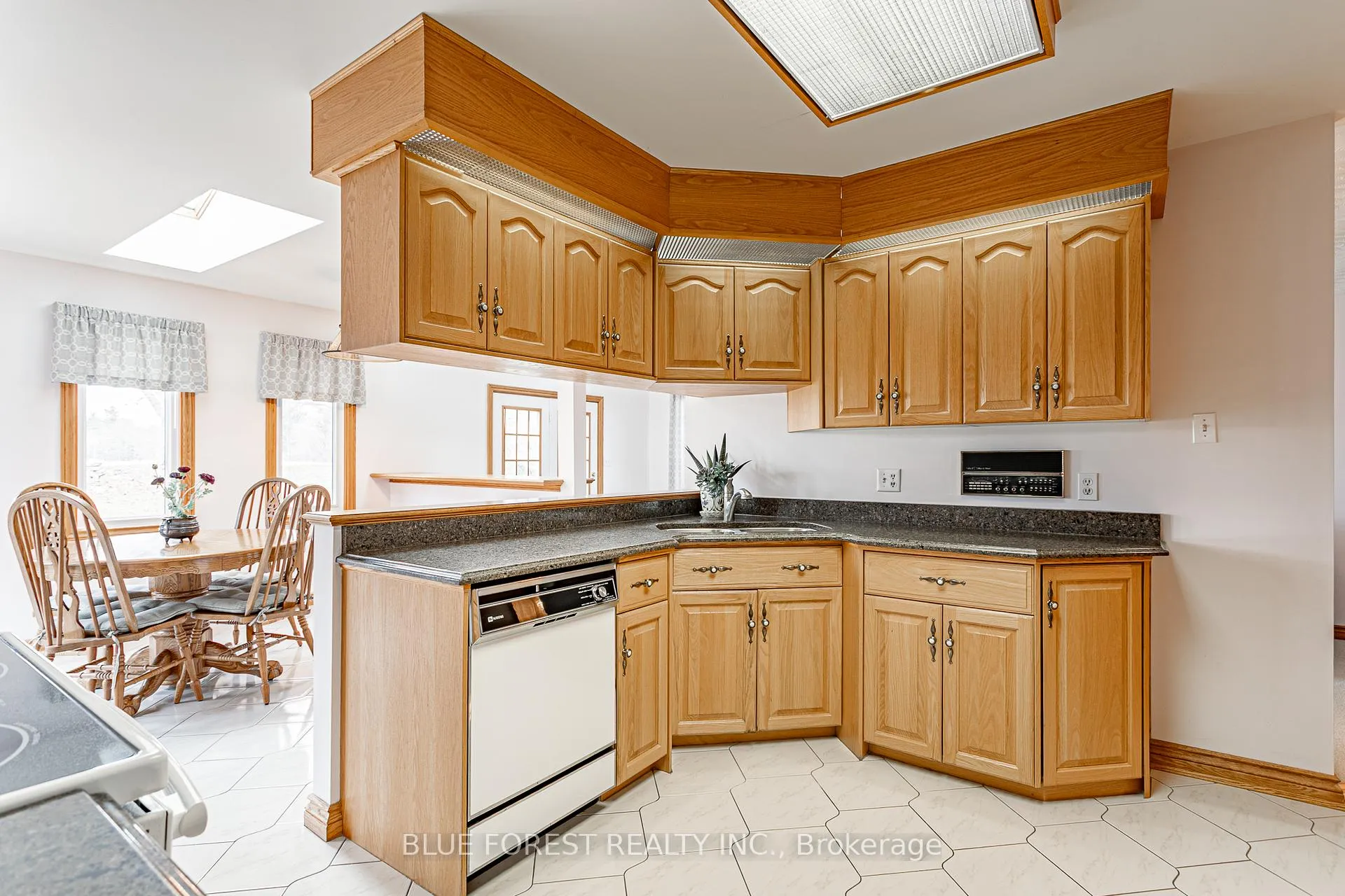 Photo 9 of 129 Wheeler Avenue, Thames Centre, Dorchester — HOMEH