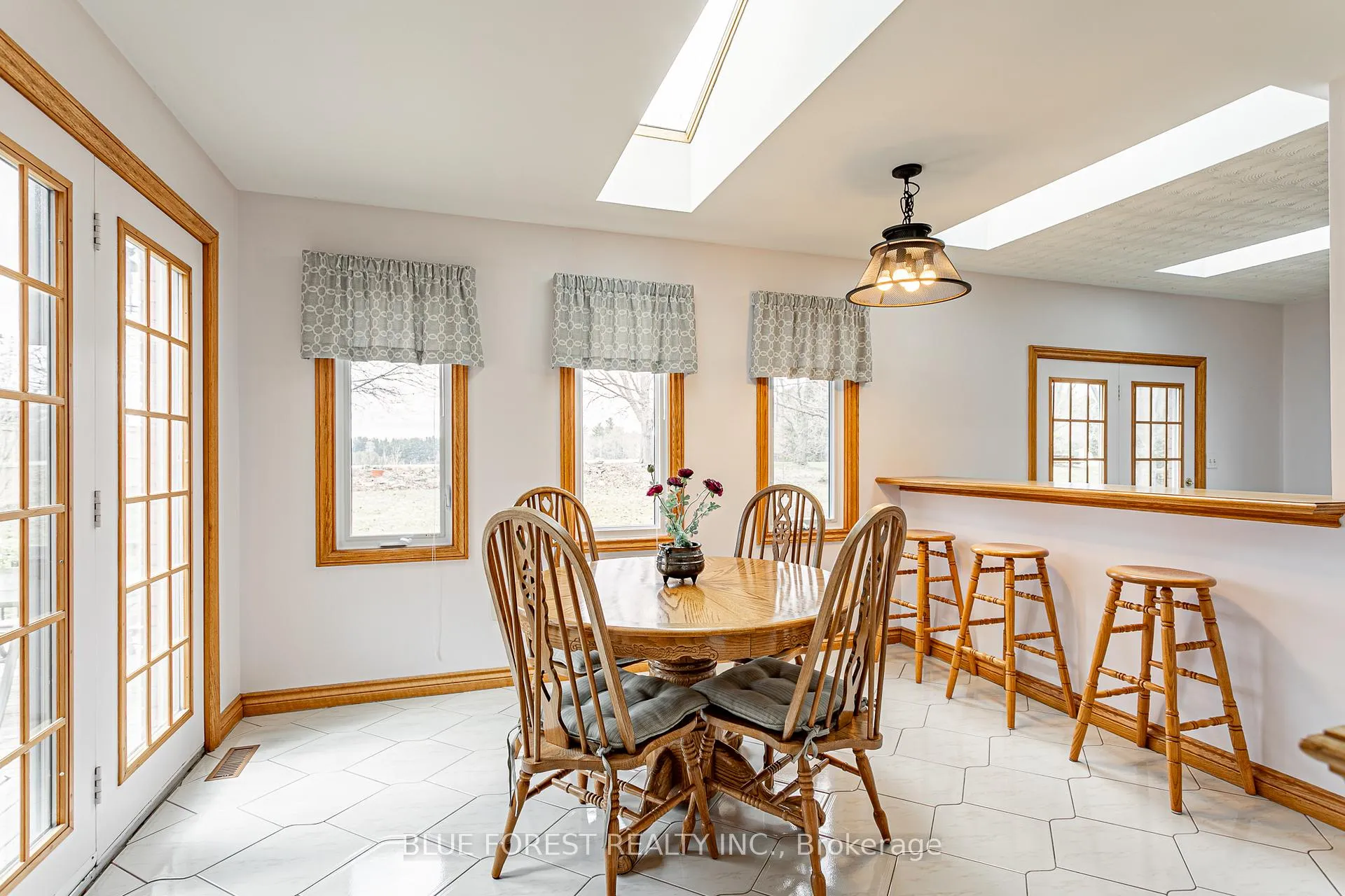 Photo 10 of 129 Wheeler Avenue, Thames Centre, Dorchester — HOMEH