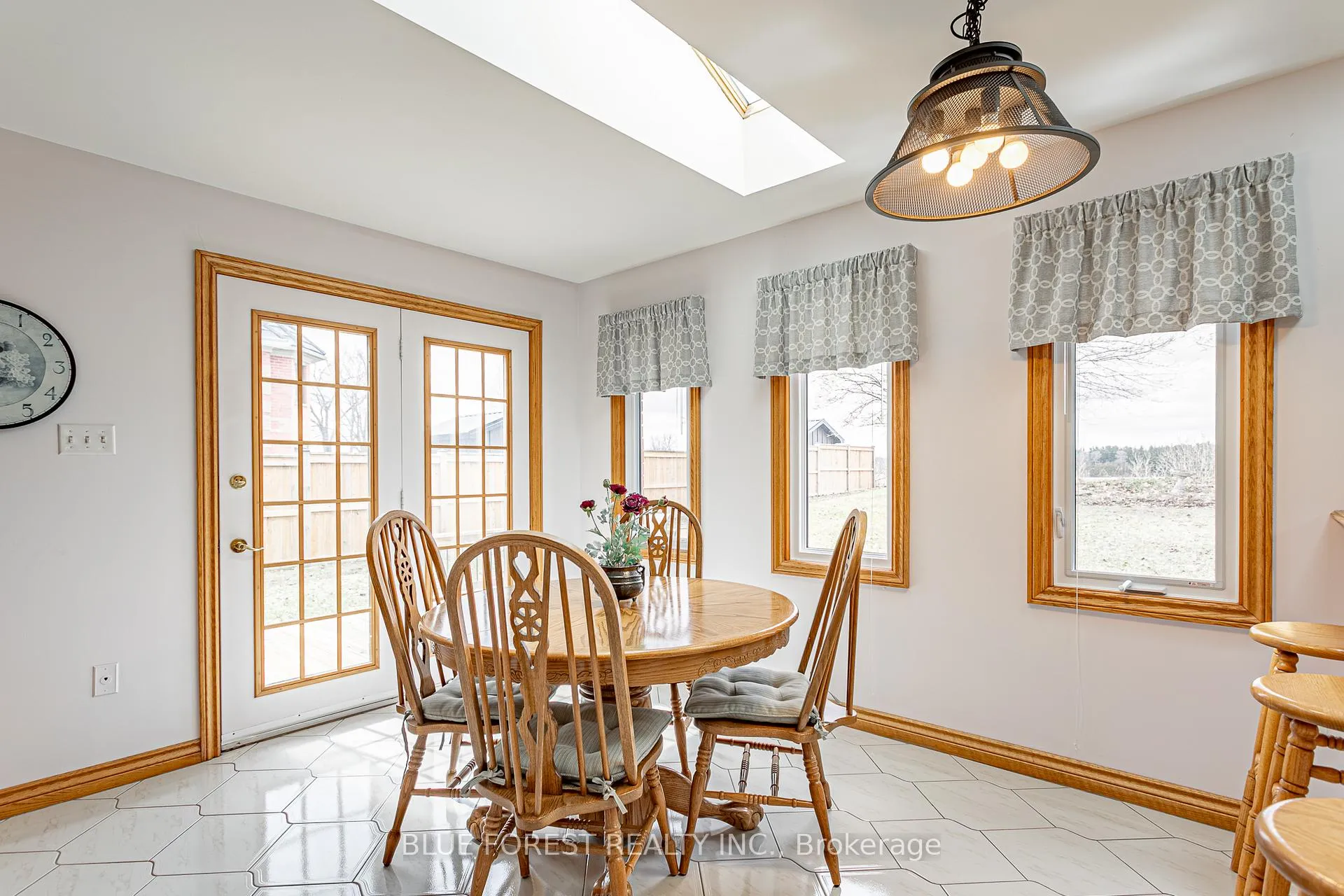 Photo 11 of 129 Wheeler Avenue, Thames Centre, Dorchester — HOMEH