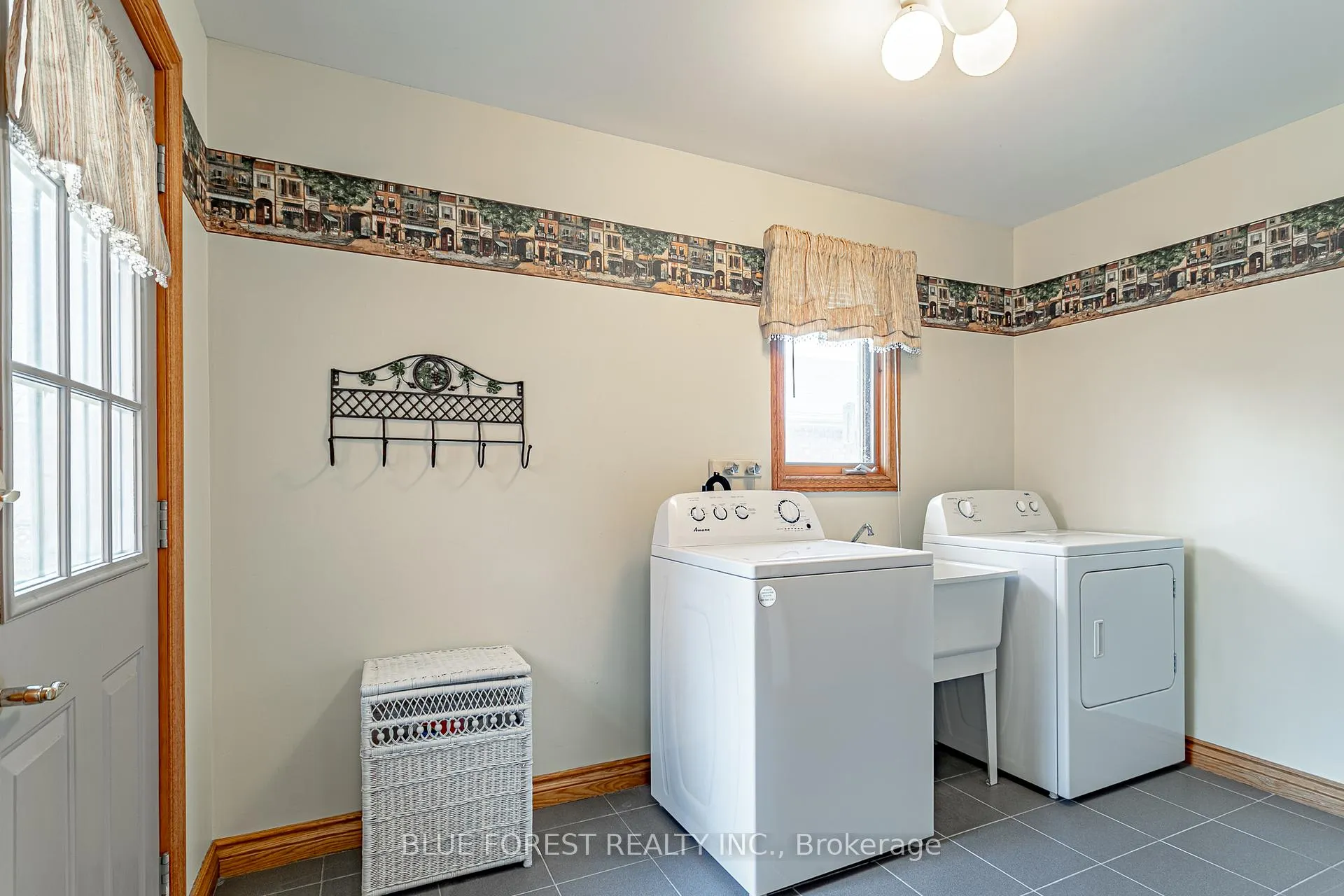 Photo 16 of 129 Wheeler Avenue, Thames Centre, Dorchester — HOMEH