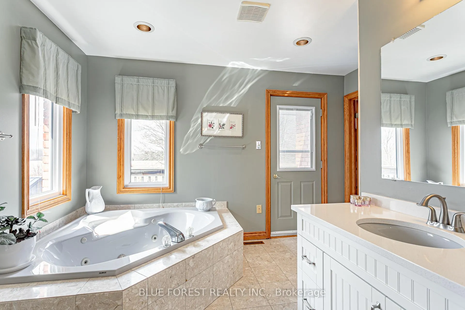Photo 19 of 129 Wheeler Avenue, Thames Centre, Dorchester — HOMEH