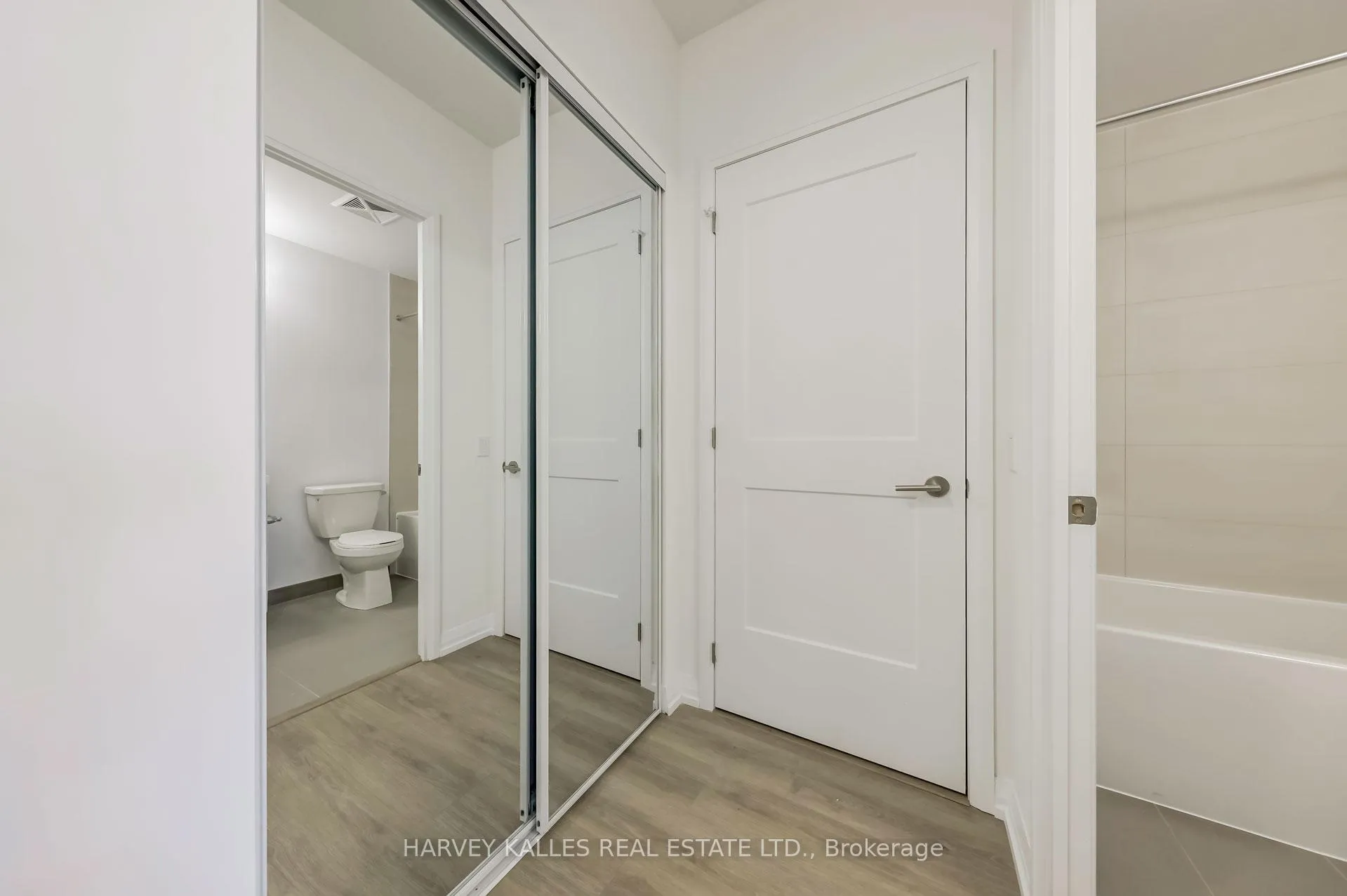 Photo 4 of Unit 2407, 25 Holly Street, Toronto, Mount Pleasant West — HOMEH