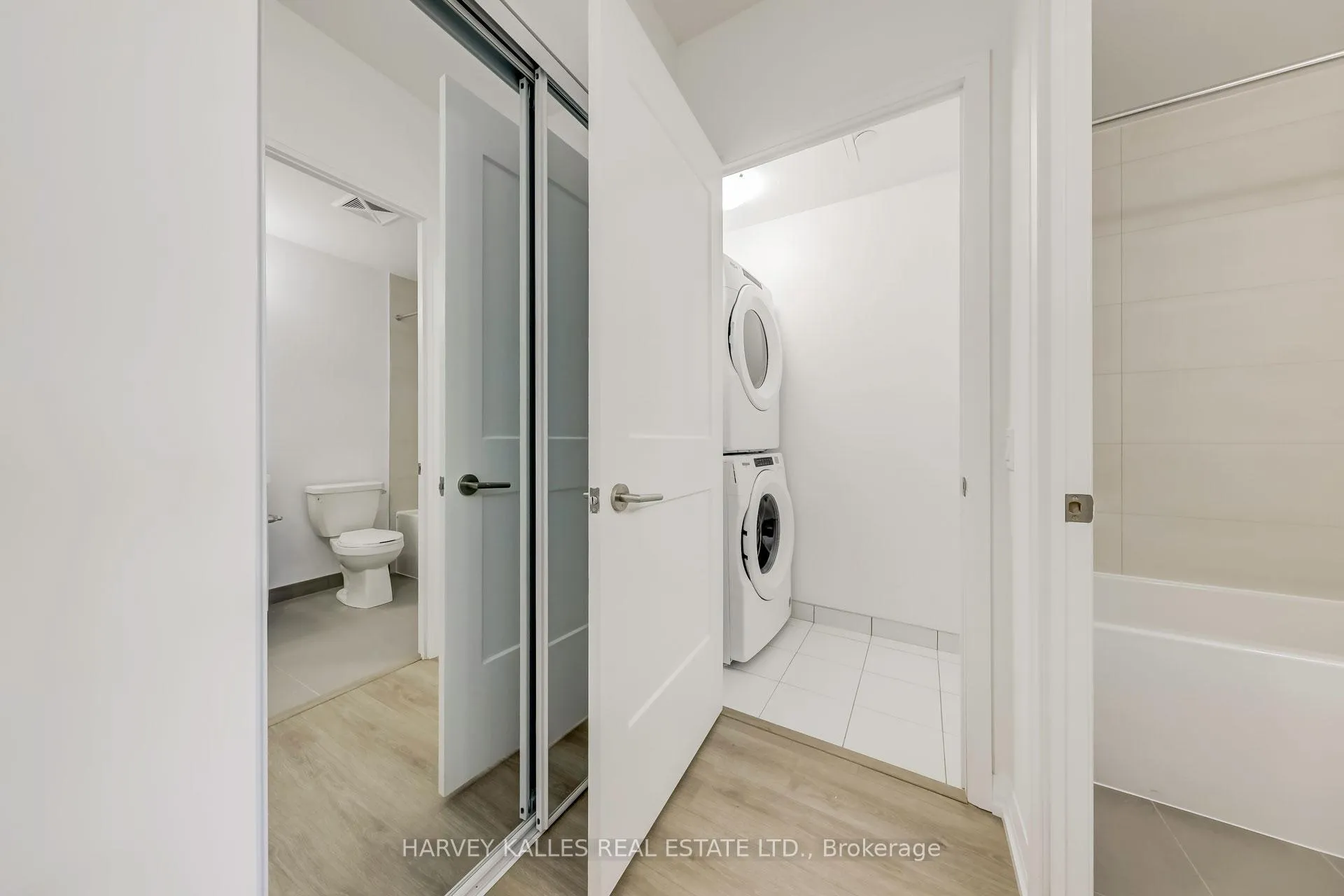 Photo 5 of Unit 2407, 25 Holly Street, Toronto, Mount Pleasant West — HOMEH