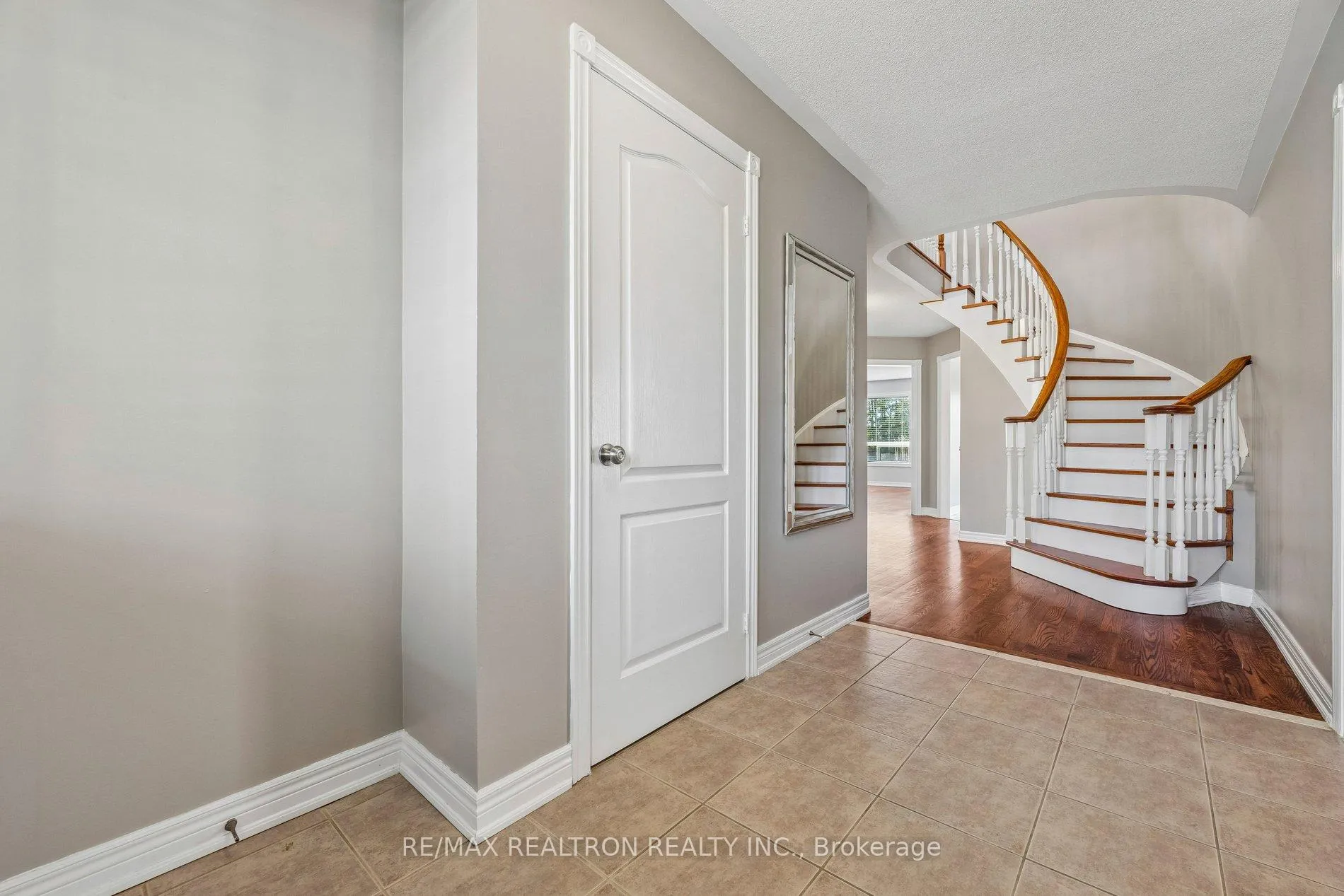 Photo 5 of 42 Dodge Drive, Whitby, Brooklin — HOMEH
