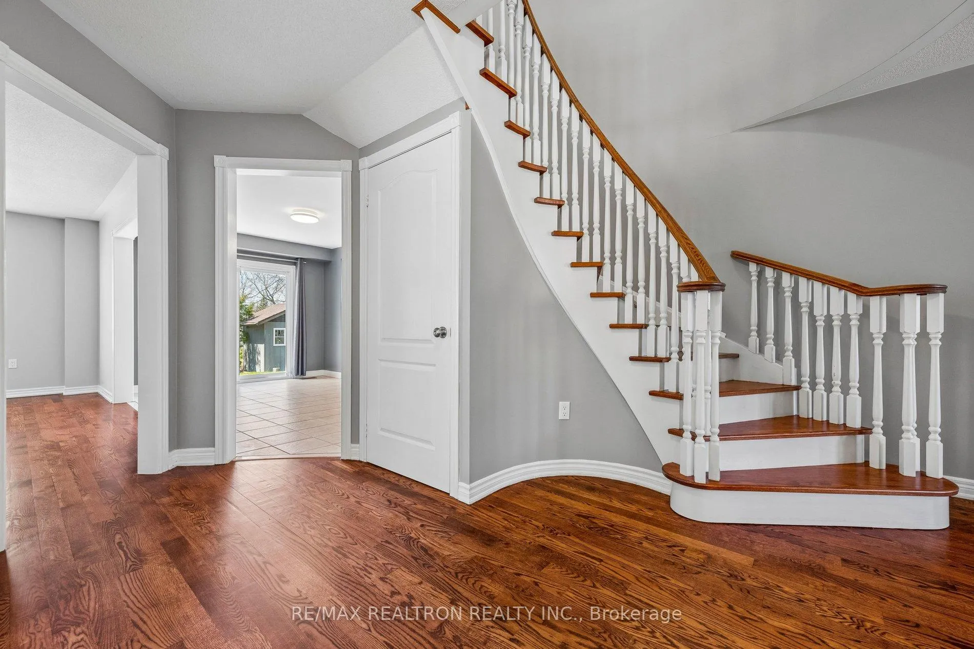 Photo 6 of 42 Dodge Drive, Whitby, Brooklin — HOMEH