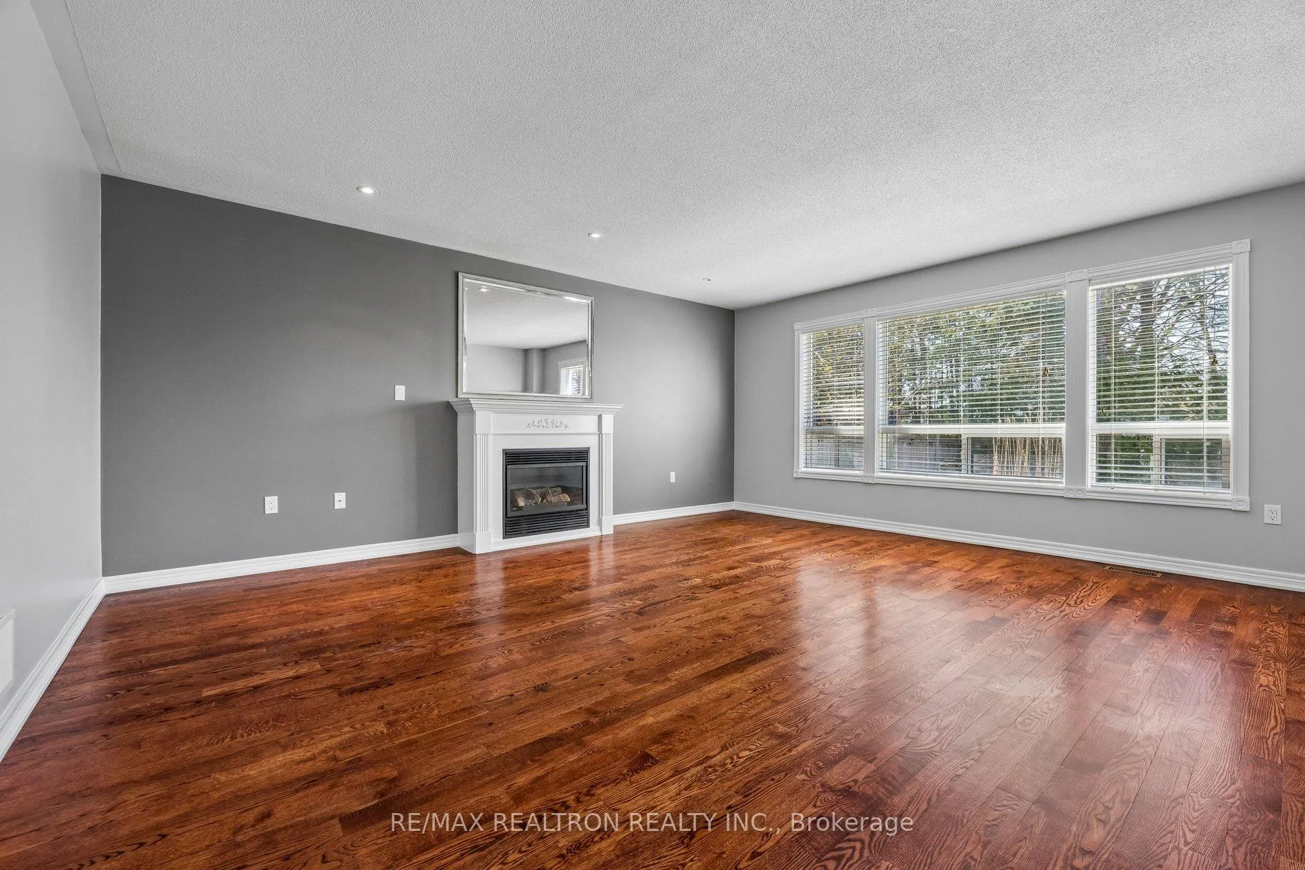 Photo 7 of 42 Dodge Drive, Whitby, Brooklin — HOMEH