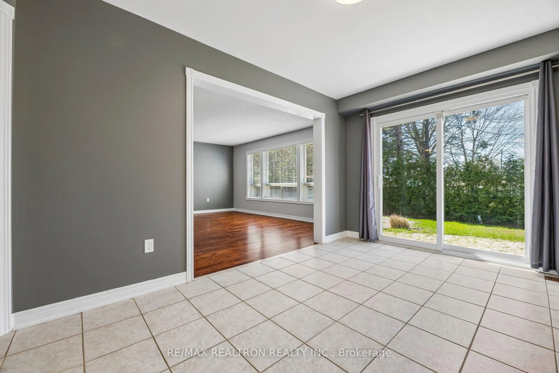 Photo 10 of 42 Dodge Drive, Whitby, Brooklin — HOMEH